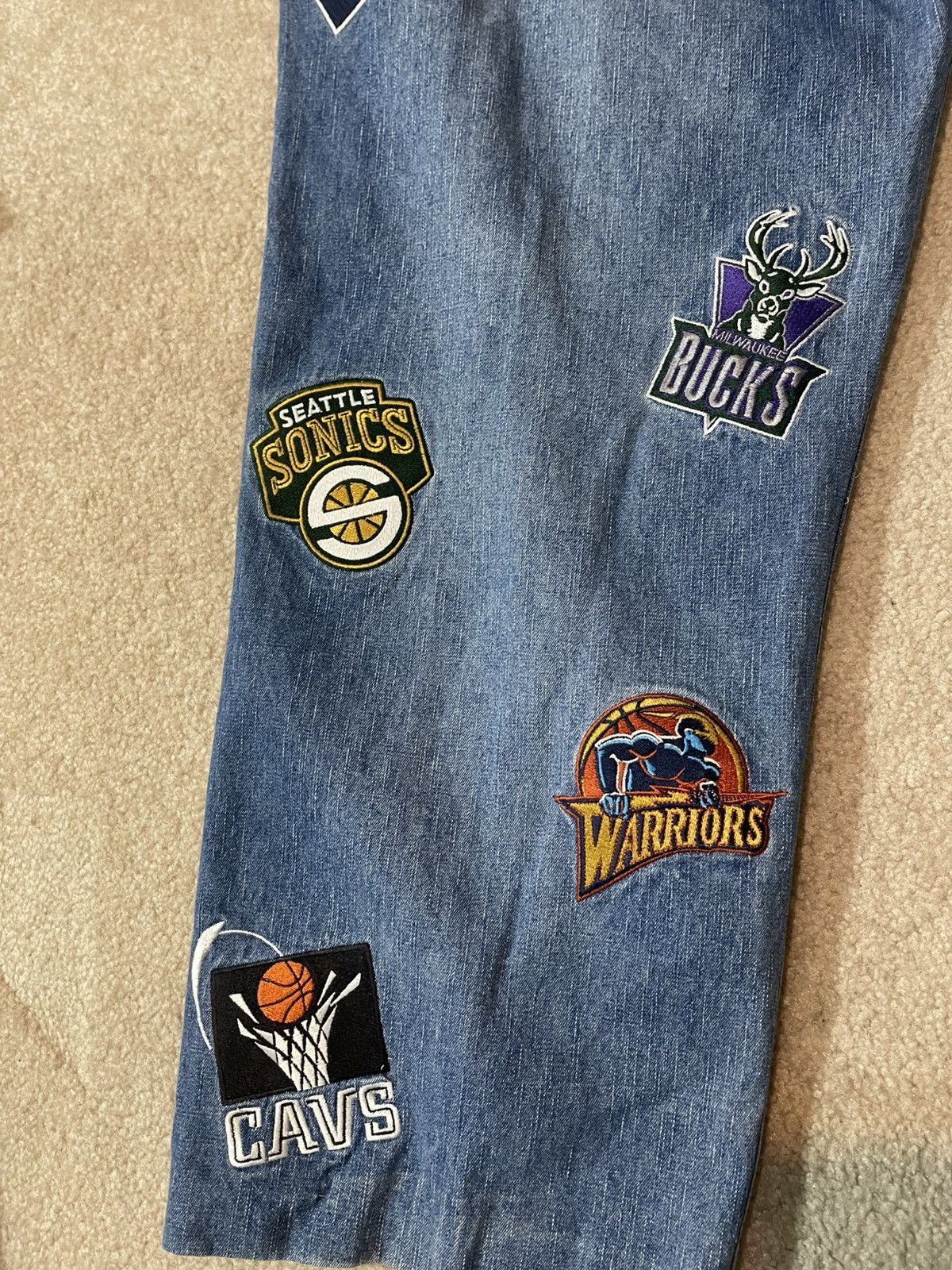 basketcase gallery 2003 Vintage NBA Patch Jeans by UNK Size US 35 - 8 Thumbnail