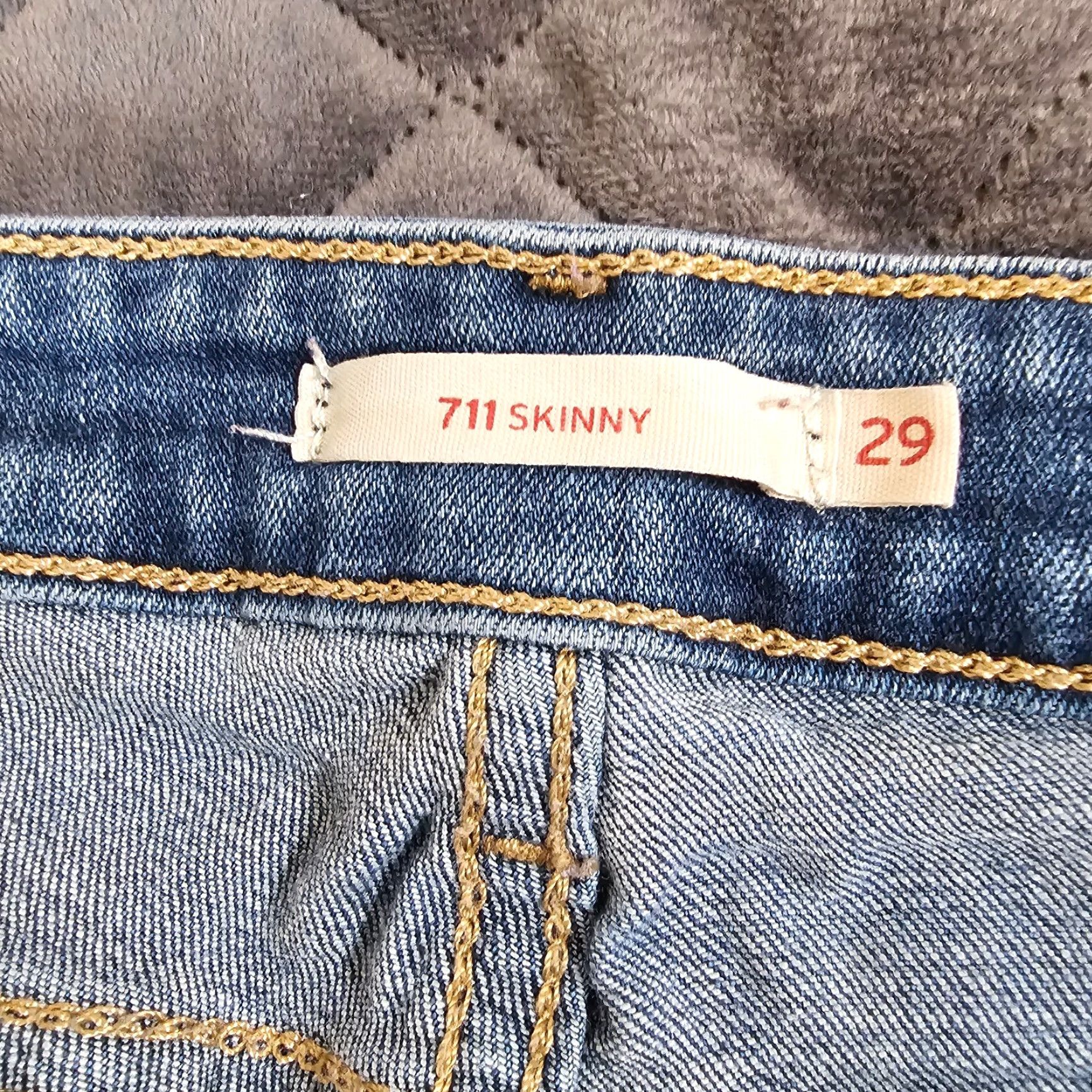 Levi's Levi's 711 Jeans Women's Skinny Medium Wash Denim Color Blue 29 Regular Inseam 28 Stretch Comfort Distressed Size 29 Size 29" - 3 Thumbnail