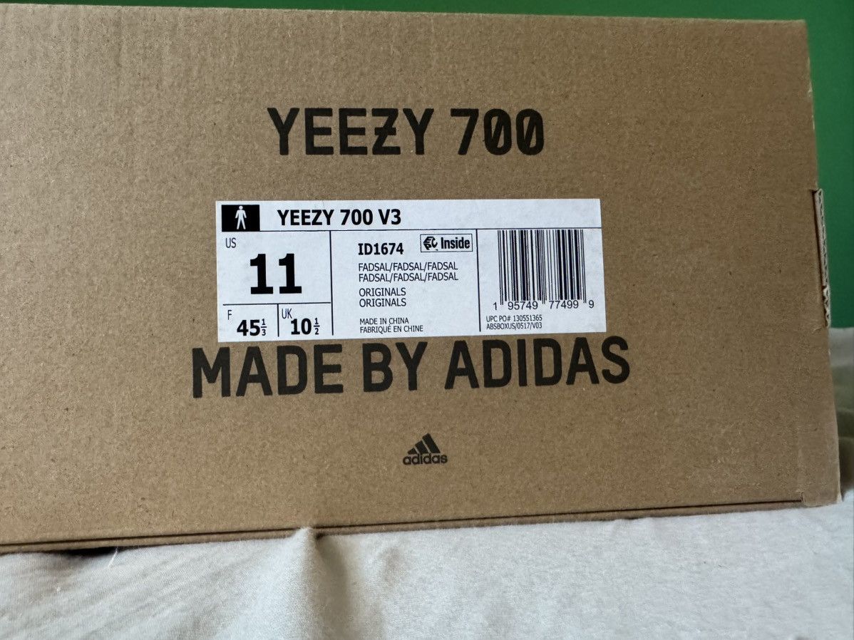 Adidas Adidas 700 v3 fade salt 2022 Size US 11 / EU 44 - 8 Thumbnail