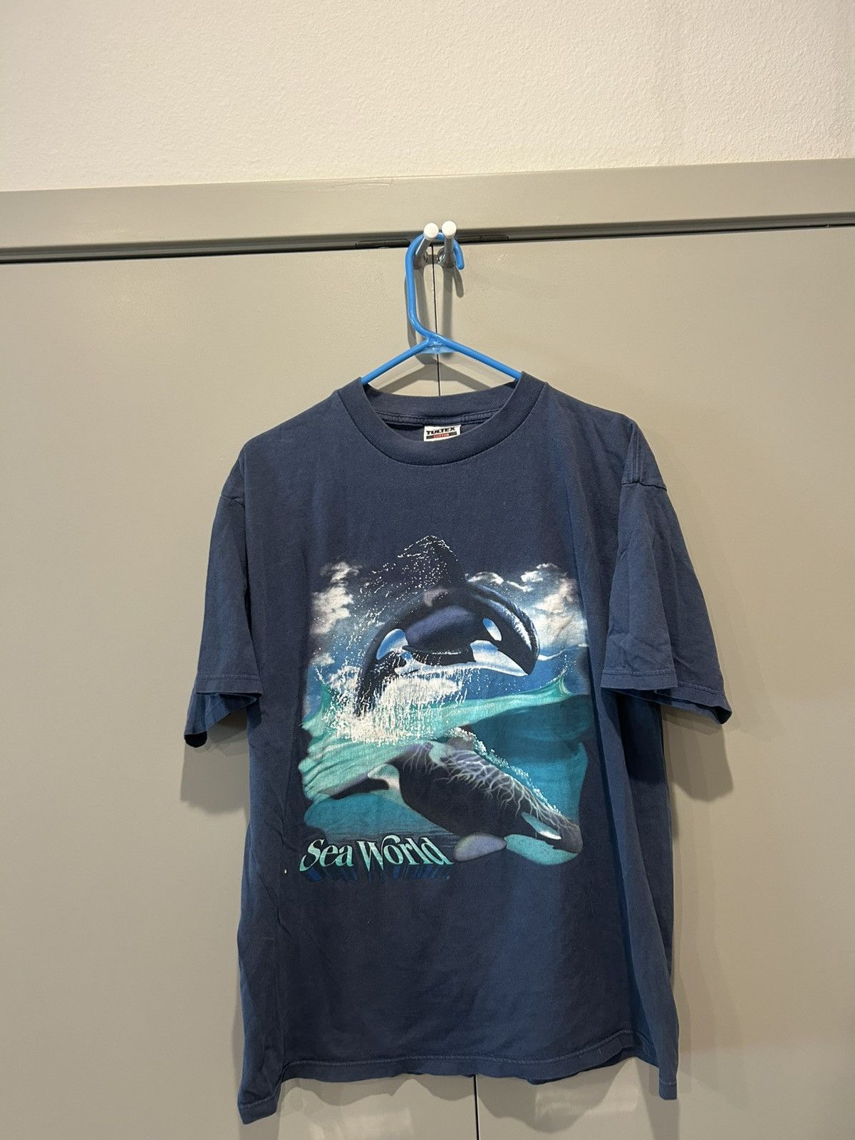 Tultex Vintage 90s Sea World Whale Shirt Size XL Size US XL / EU 56 / 4 - 4 Thumbnail