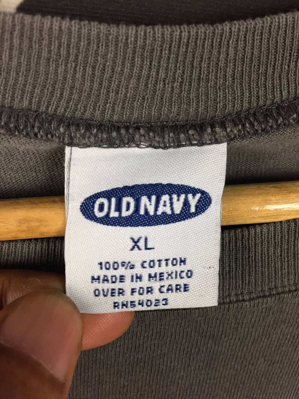 Old Navy Vtg Old Navy Pill Logo Y2K Tech Long Sleeve Tee Size US XL / EU 56 / 4 - 15 Thumbnail