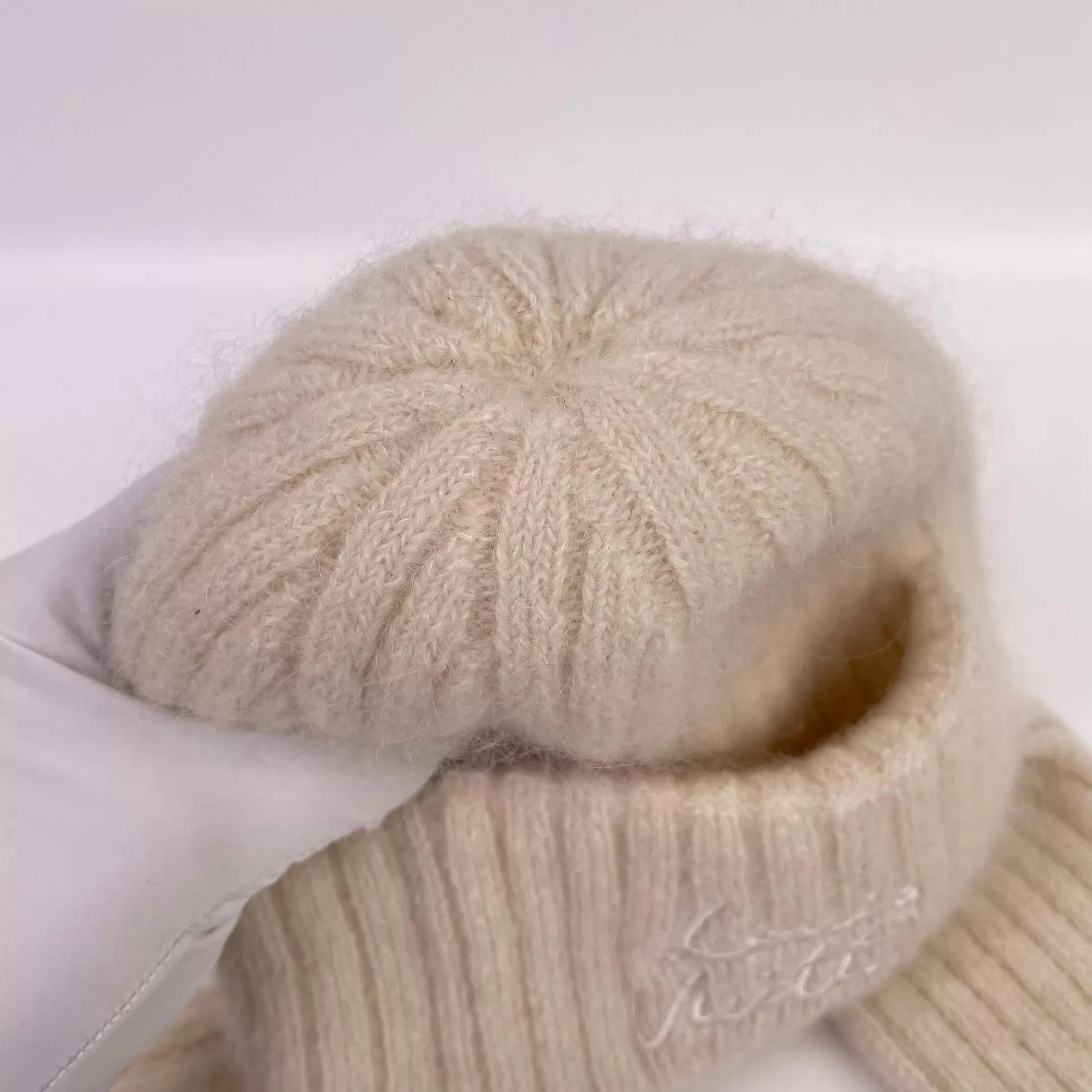 Louis Vuitton LV pilot earflap beanie white Size ONE SIZE - 8 Thumbnail