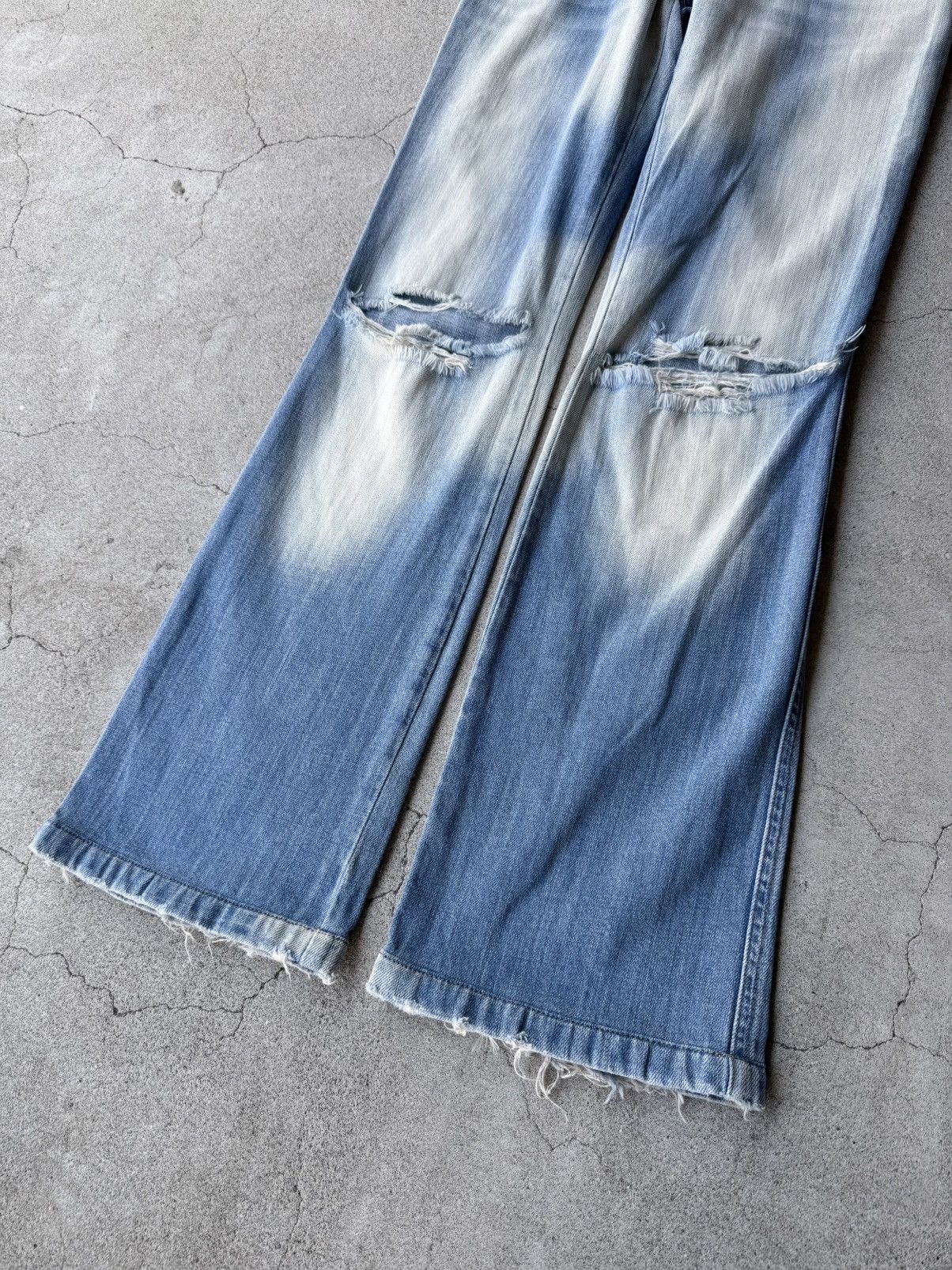Dolce & Gabbana DOLCE&GABBANA 03SS Rhinestone DG Pockets Damage Flare Jeans Size US 28 / EU 44 - 4 Thumbnail