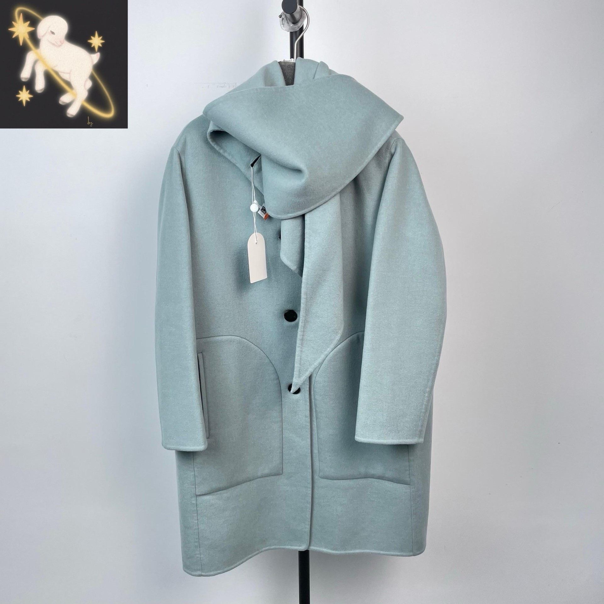 Hermes Hermes Blue Coat M Women Size M / US 6-8 / IT 42-44 - 1 Thumbnail