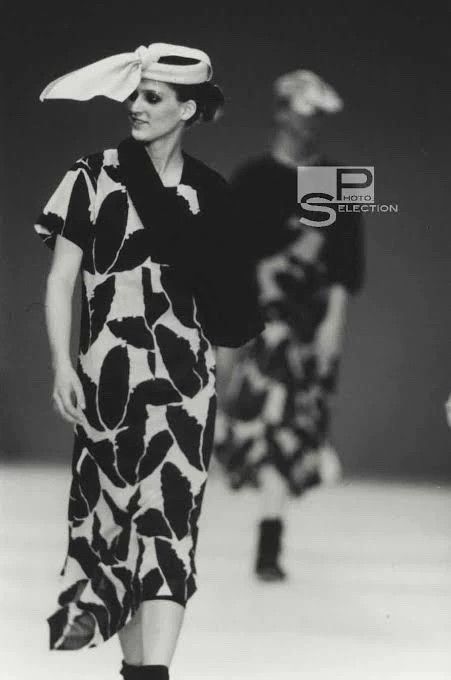 Comme des Garcons CDG HOMME 1985 Geometric B&W Rayon Shirt M-L Size US M / EU 48-50 / 2 - 3 Thumbnail
