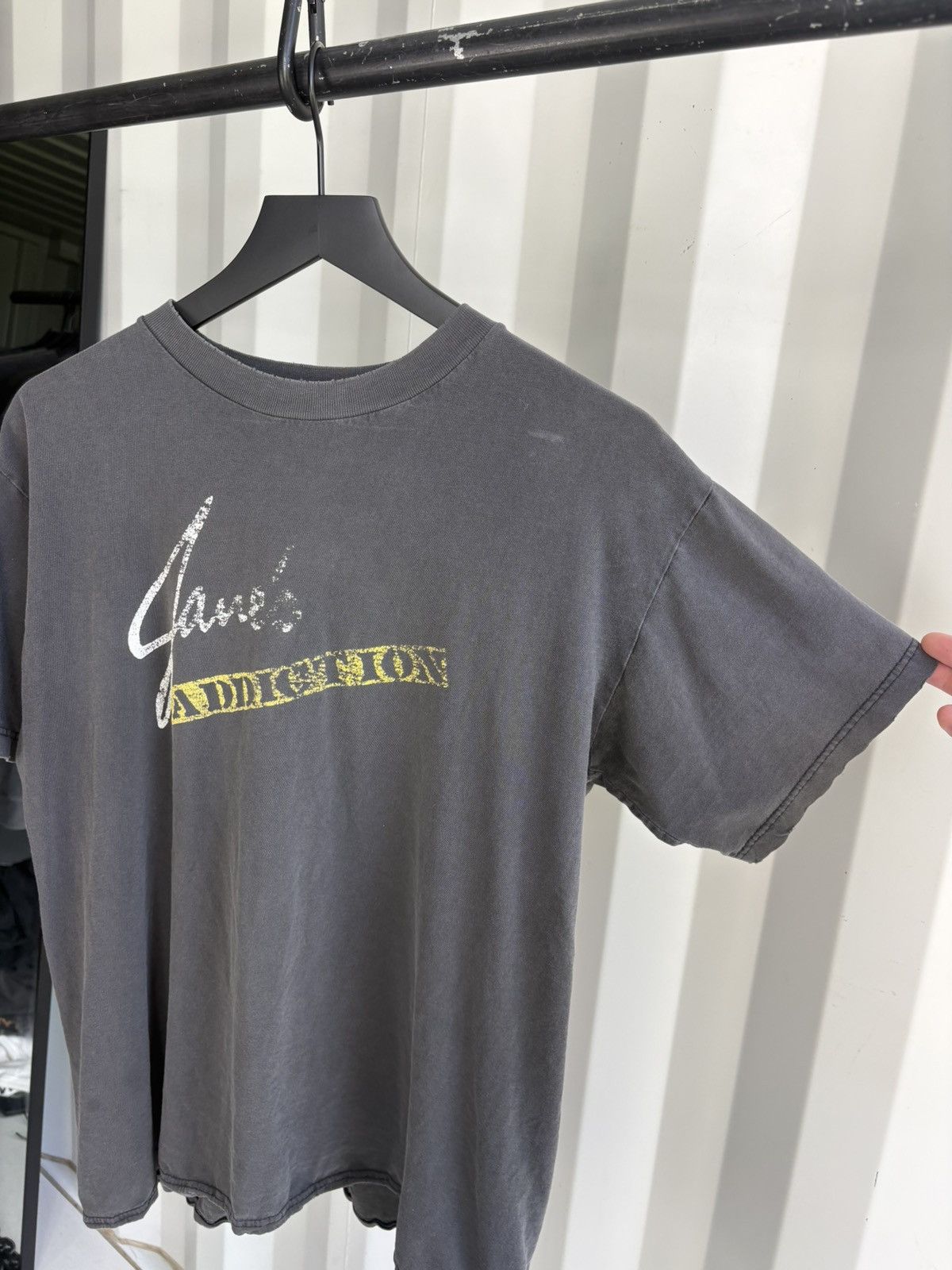Band Tees Janes Addiction Thrashed Faded Distressed Shirt GRUNGE Size US L / EU 52-54 / 3 - 2 Thumbnail