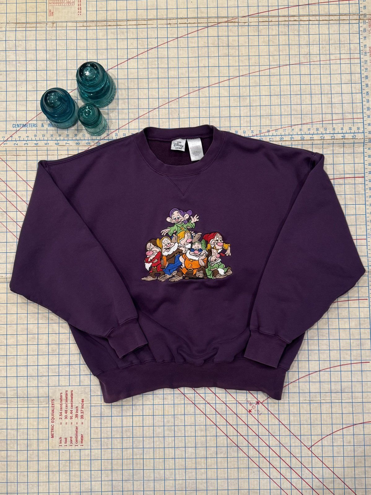 Disney The Disney Store The Seven Dwarfs Embroidered Crewneck Purpl Size US XL / EU 56 / 4 - 4 Thumbnail