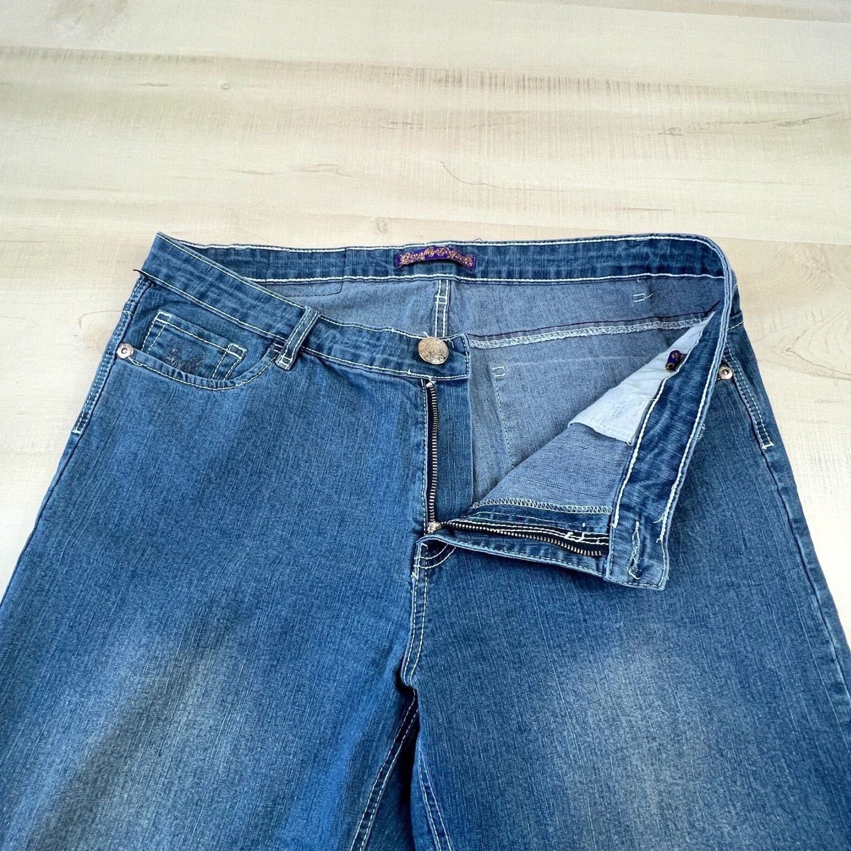 Vintage Brooklyn Girl Jeans Women's 18 Medium Wash Cropped Capri Rhinestones Blue Denim Regular Fit Size 40" / US 18 - 3 Thumbnail