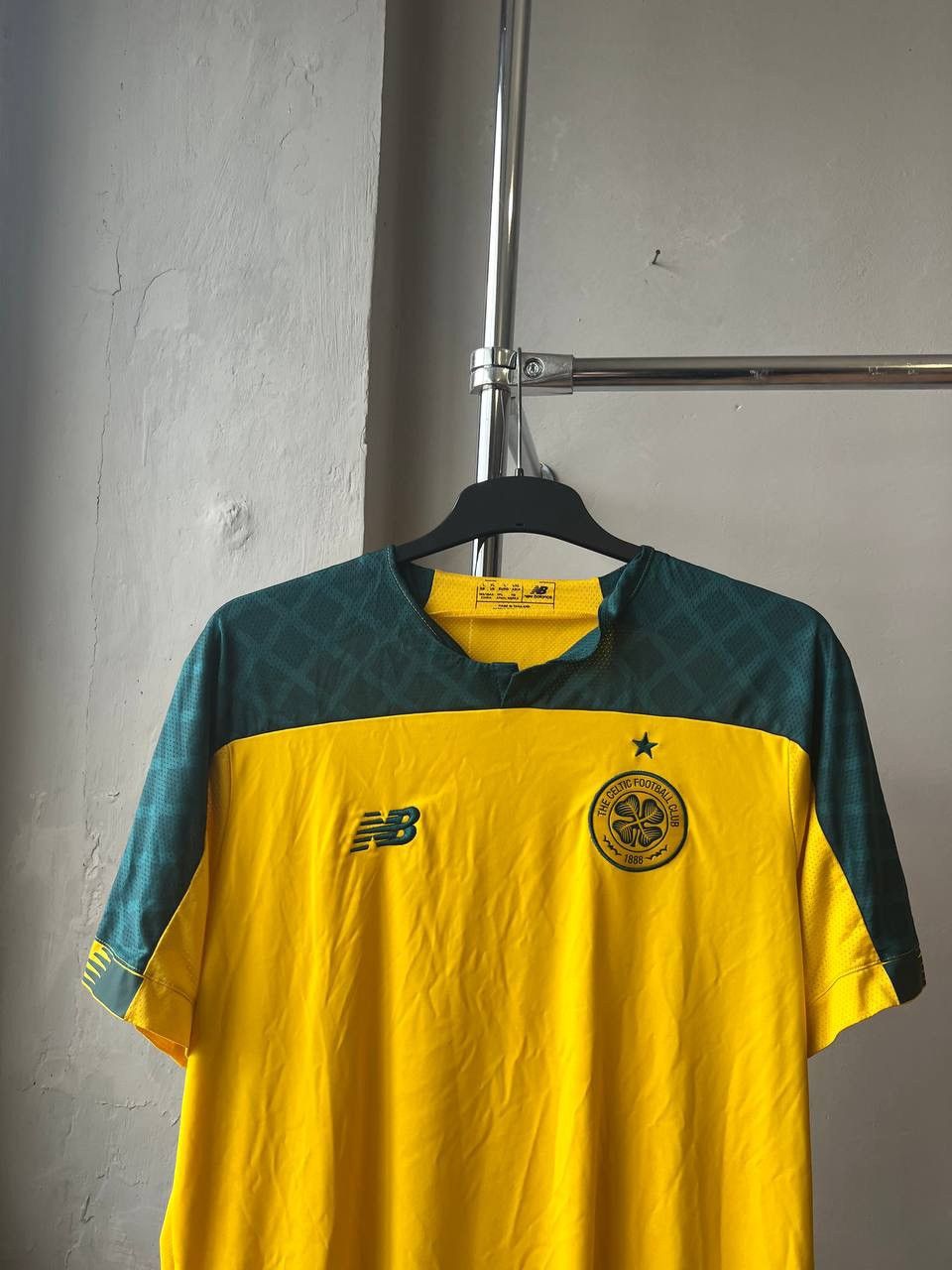 New Balance 2019/20 CELTIC FC AWAY SOCCER JERSEY FOOTBALL SHIRT SIZE L Size US L / EU 52-54 / 3 - 3 Thumbnail