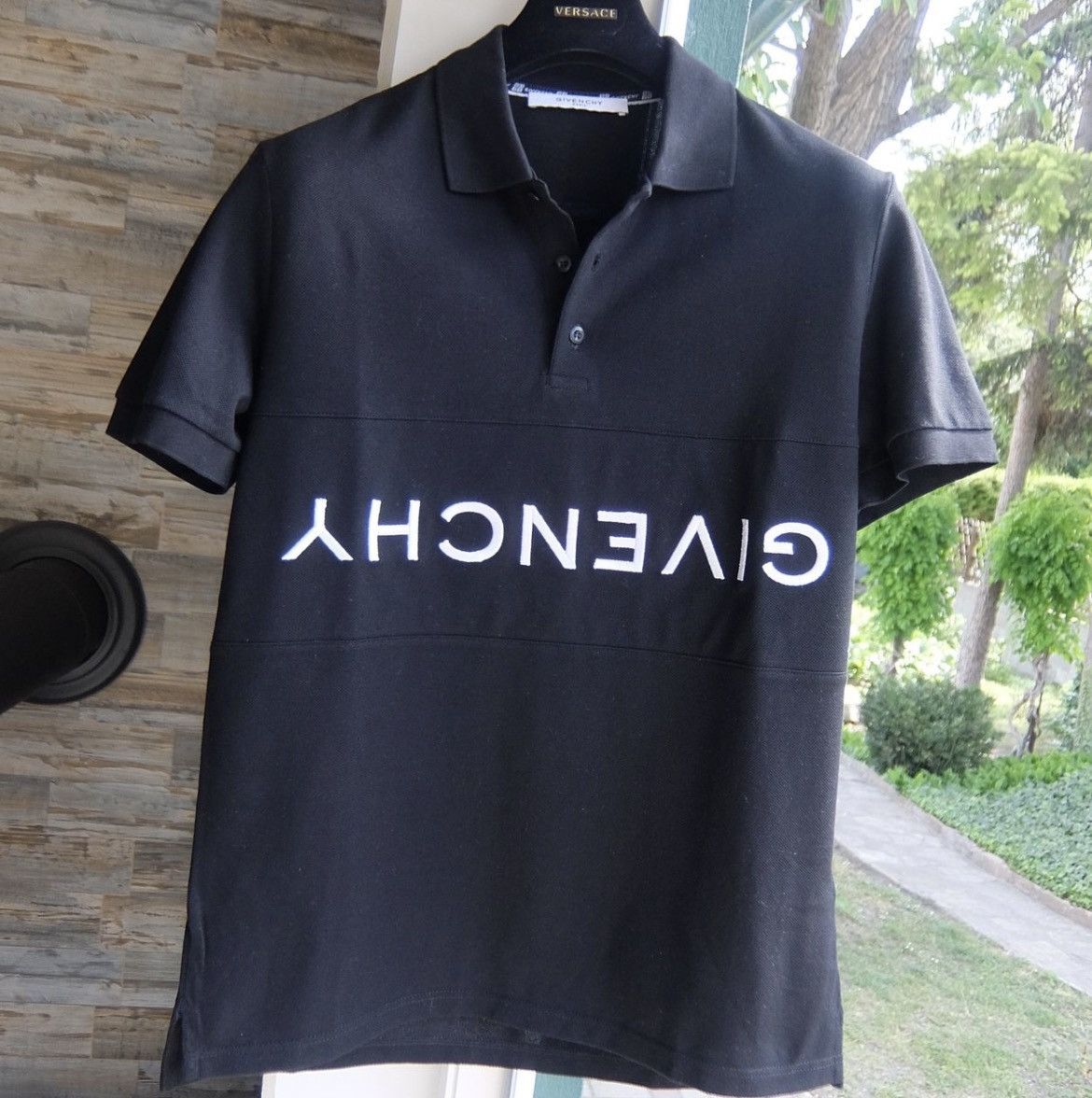Givenchy Givenchy Polo Shirt slim fit upside down logo Size US S / EU 44-46 / 1 - 1 Thumbnail