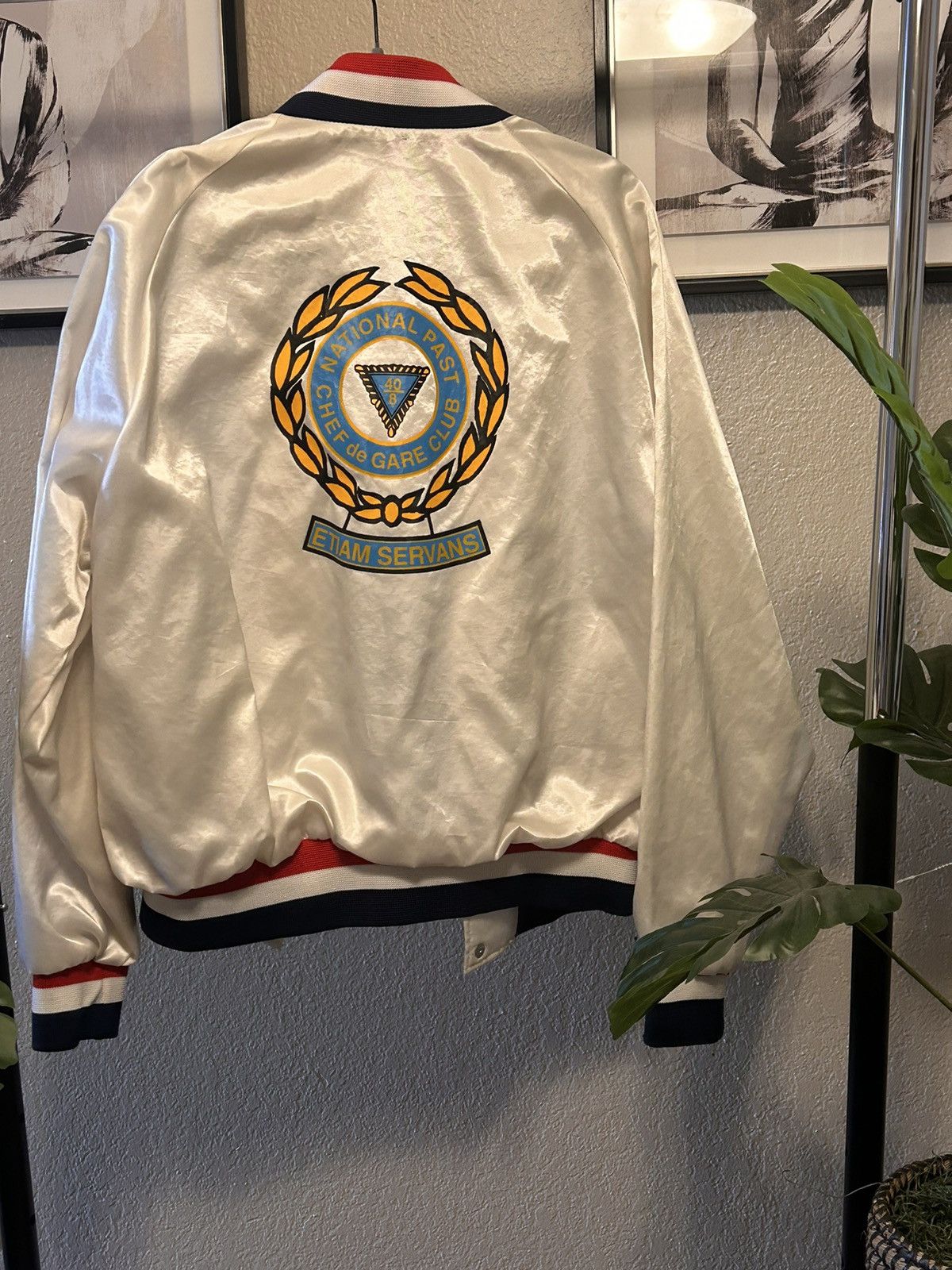 Vintage VTG Hilton Active Apparel Men's Size Lrg Satin Jacket White Size US L / EU 52-54 / 3 - 5 Thumbnail