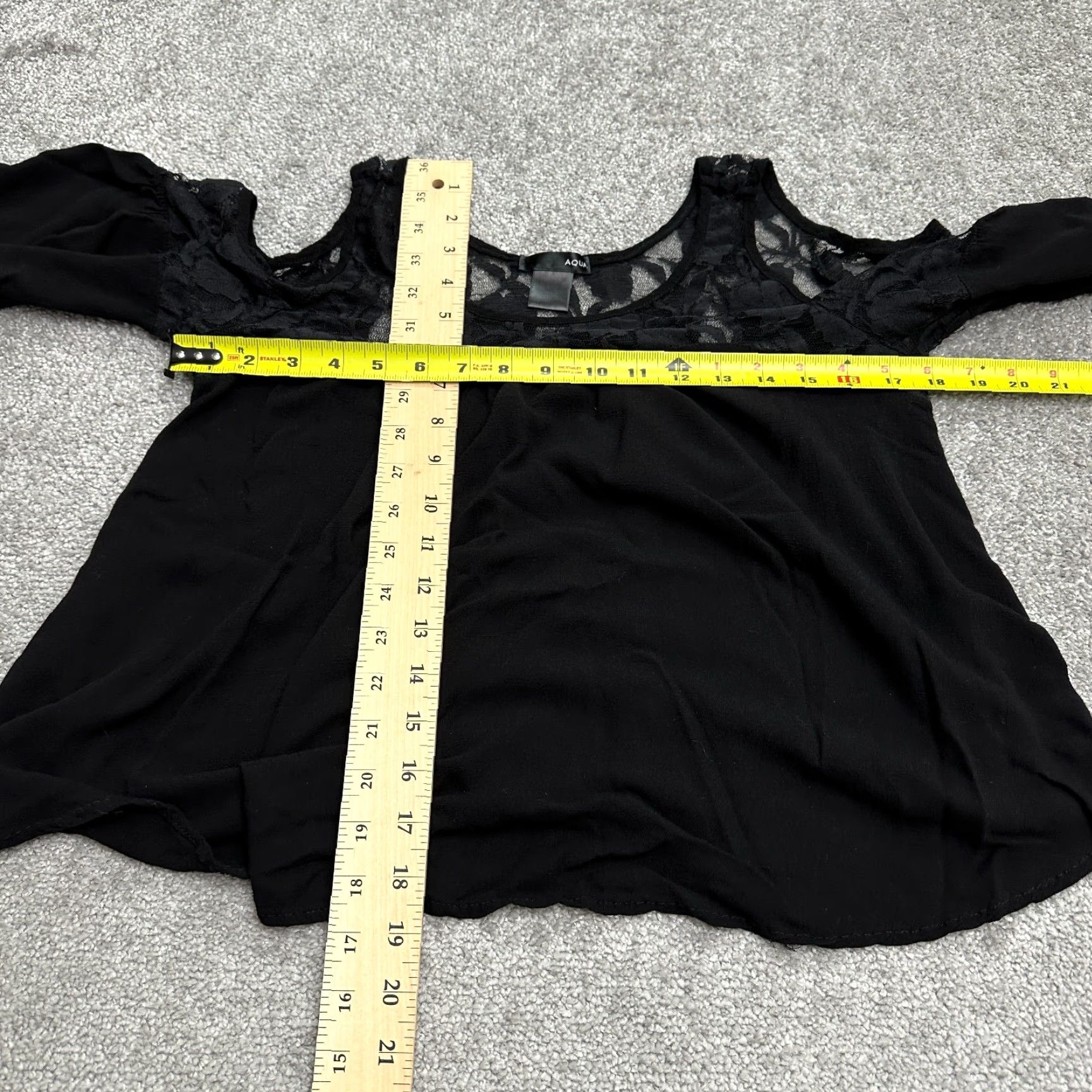 AQUA Aqua By Bloomingdale's Lace Cold Shoulder Cropped Top Womens M Black Cropped Top Short Sleeve Beach Modern Womens Size M Lace Size M / US 6-8 / IT 42-44 - 7 Thumbnail
