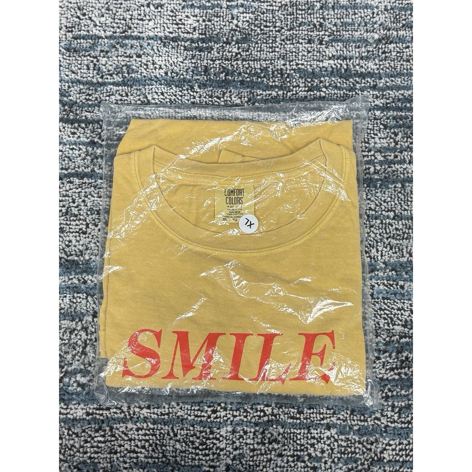 Gildan Smile Miles Yellow 100% Cotton Size XL Made In Honduras Size US XL / EU 56 / 4 - 7 Thumbnail