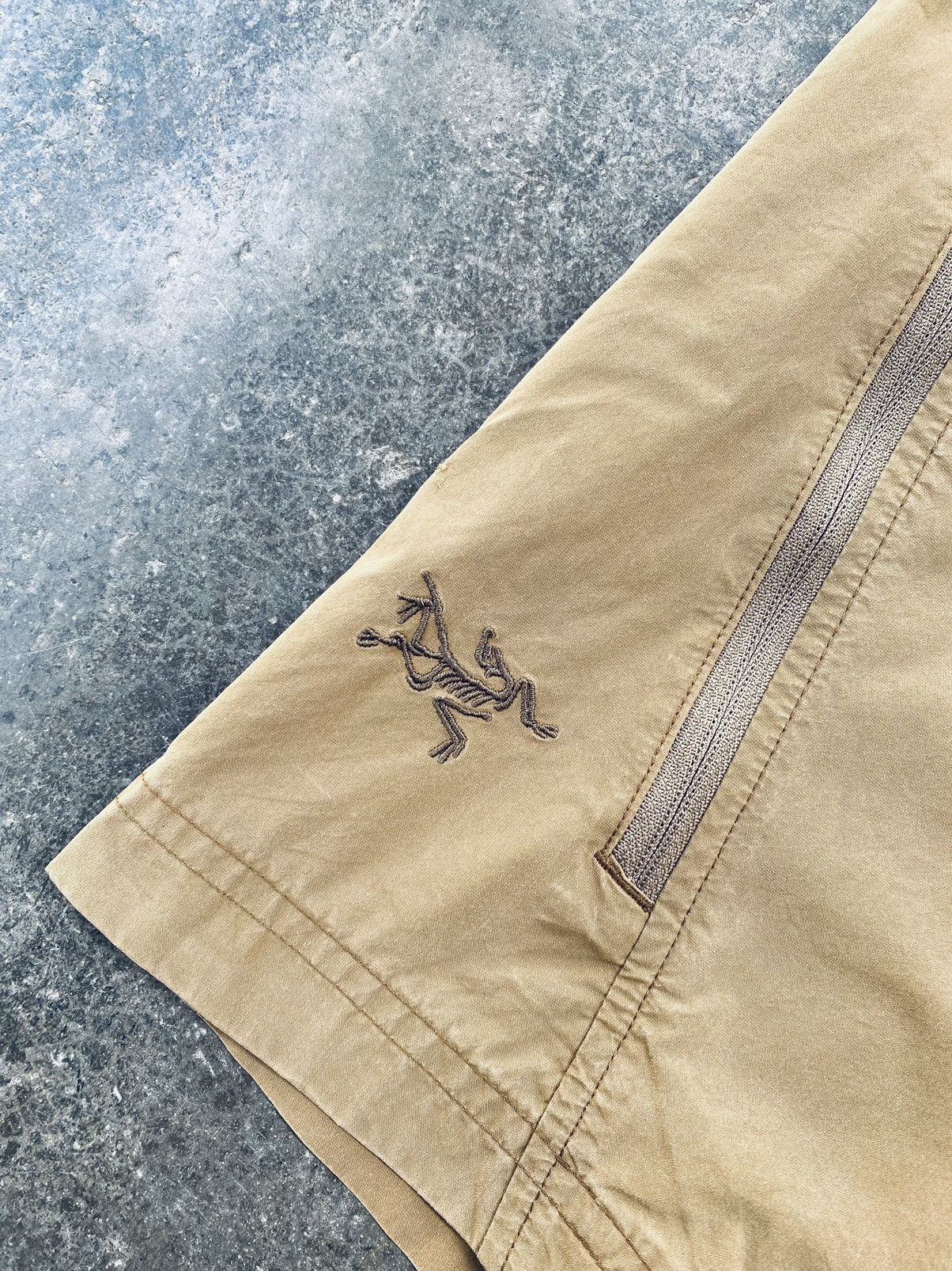 Arc'teryx Vintage Y2k Arcteryx Small Logo Brown Short Pants Size US 31 - 3 Thumbnail