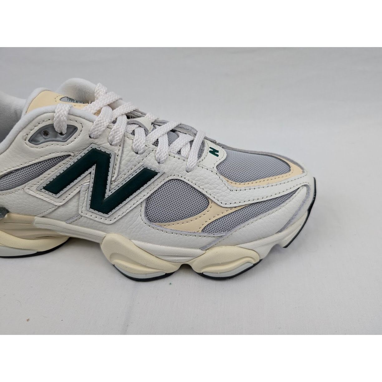 New Balance o1rshd1 Low-Top Sneakers in Off White Size US 10 / EU 43 - 4 Thumbnail