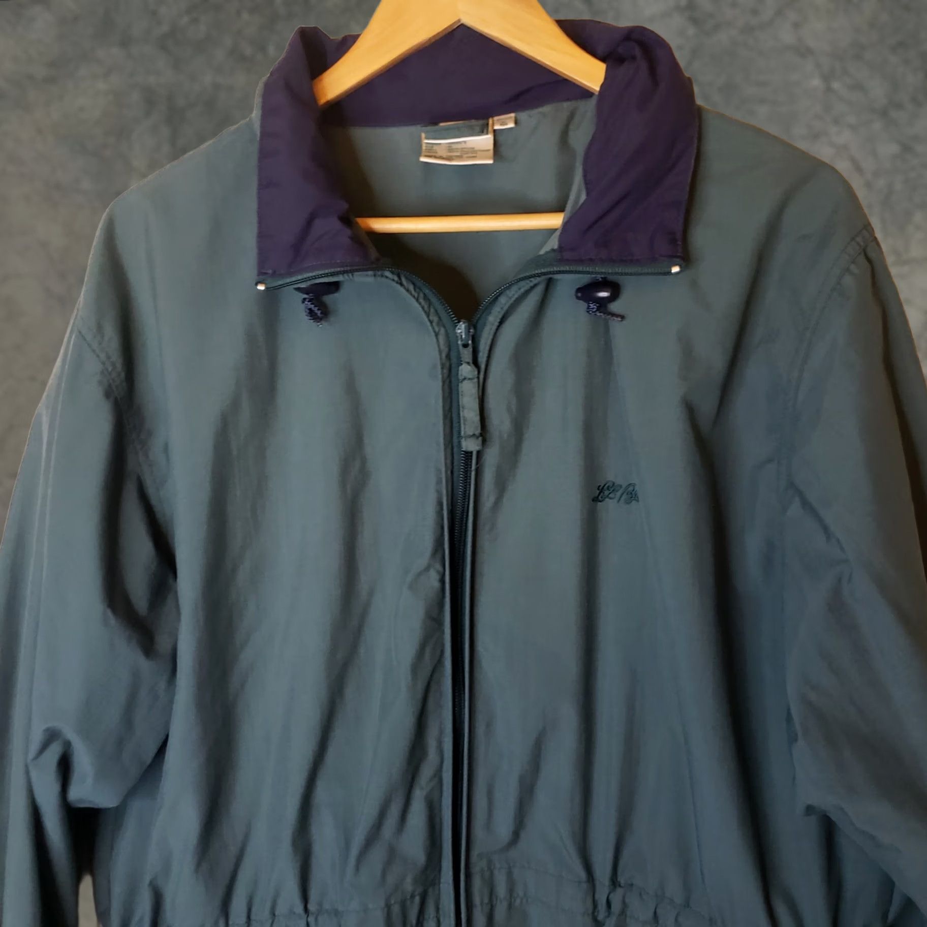 Vintage LL Bean Women's XL REG. Windbreaker Raincoat Green NO LINER Hide In Collar Hood Size XL / US 12-14 / IT 48-50 - 1 Thumbnail