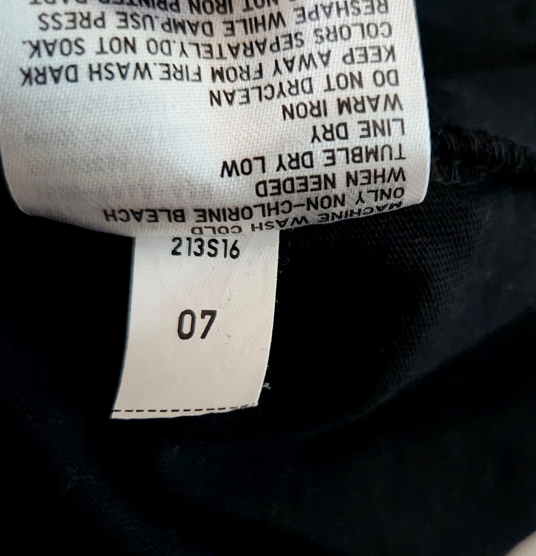Kaws × Uniqlo KAWS X Uniqlo Companion Limited Edition UT Black SZ Large Size US L / EU 52-54 / 3 - 8 Thumbnail