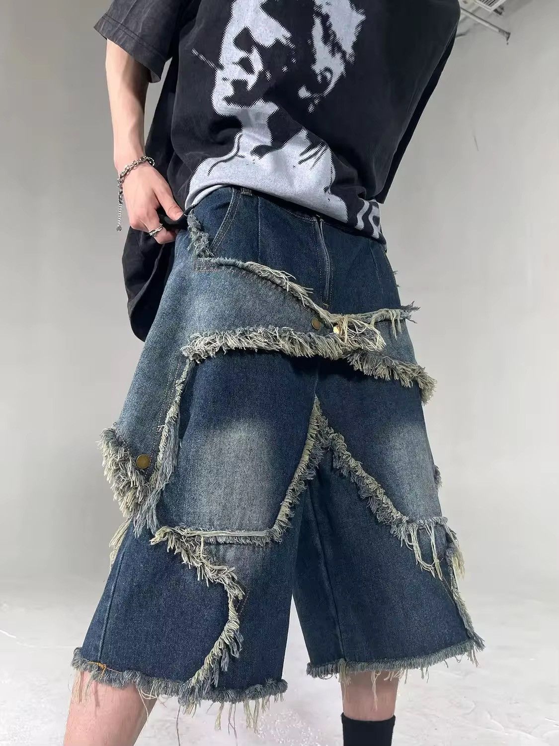 Jean Men retro star patch tassel denim shorts Size US 29 - 4 Thumbnail