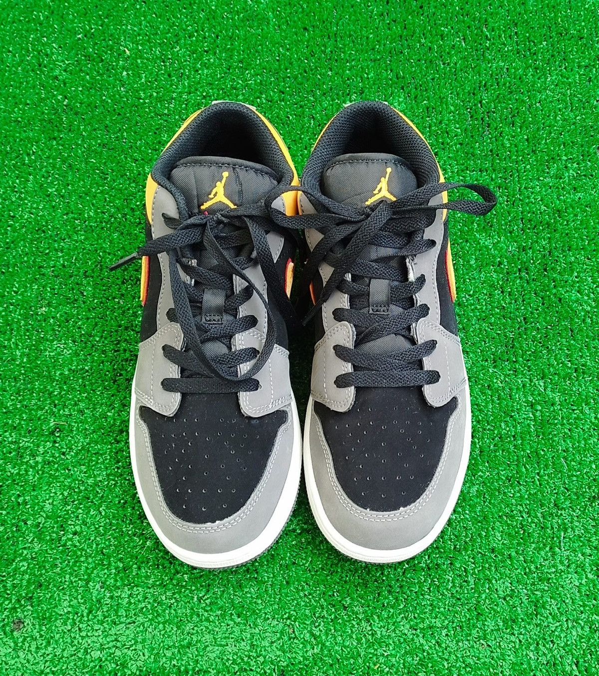 Jordan Brand Shoes Air Jordan 1 SE Low (GS) Size US 7.5 / IT 37.5 - 2 Thumbnail