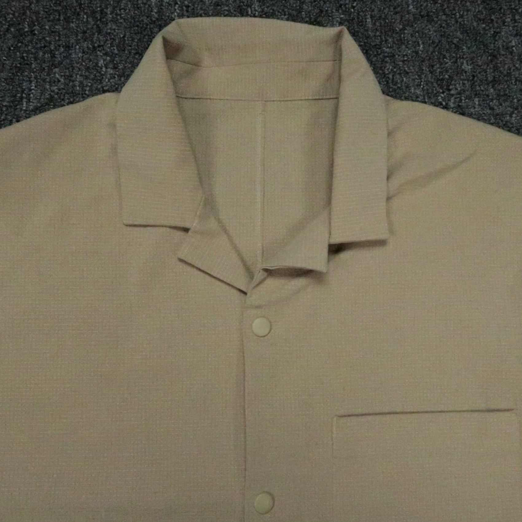 Lululemon Lululemon Shirt Mens XL Beige Ventlight Snap Short Sleeve Button-Up Pockets Moisture Wicking Casual Travel Size US XL / EU 56 / 4 - 2 Thumbnail