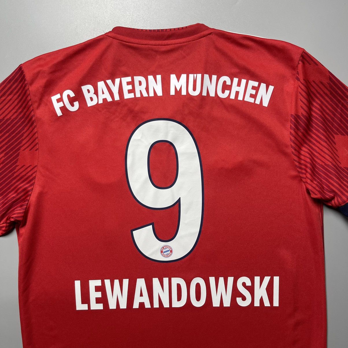 Vintage BAYERN ADIDAS 2018/2019 FOOTBALL HOME JERSEY #9 LEWANDOWSKI Size US S / EU 44-46 / 1 - 8 Thumbnail