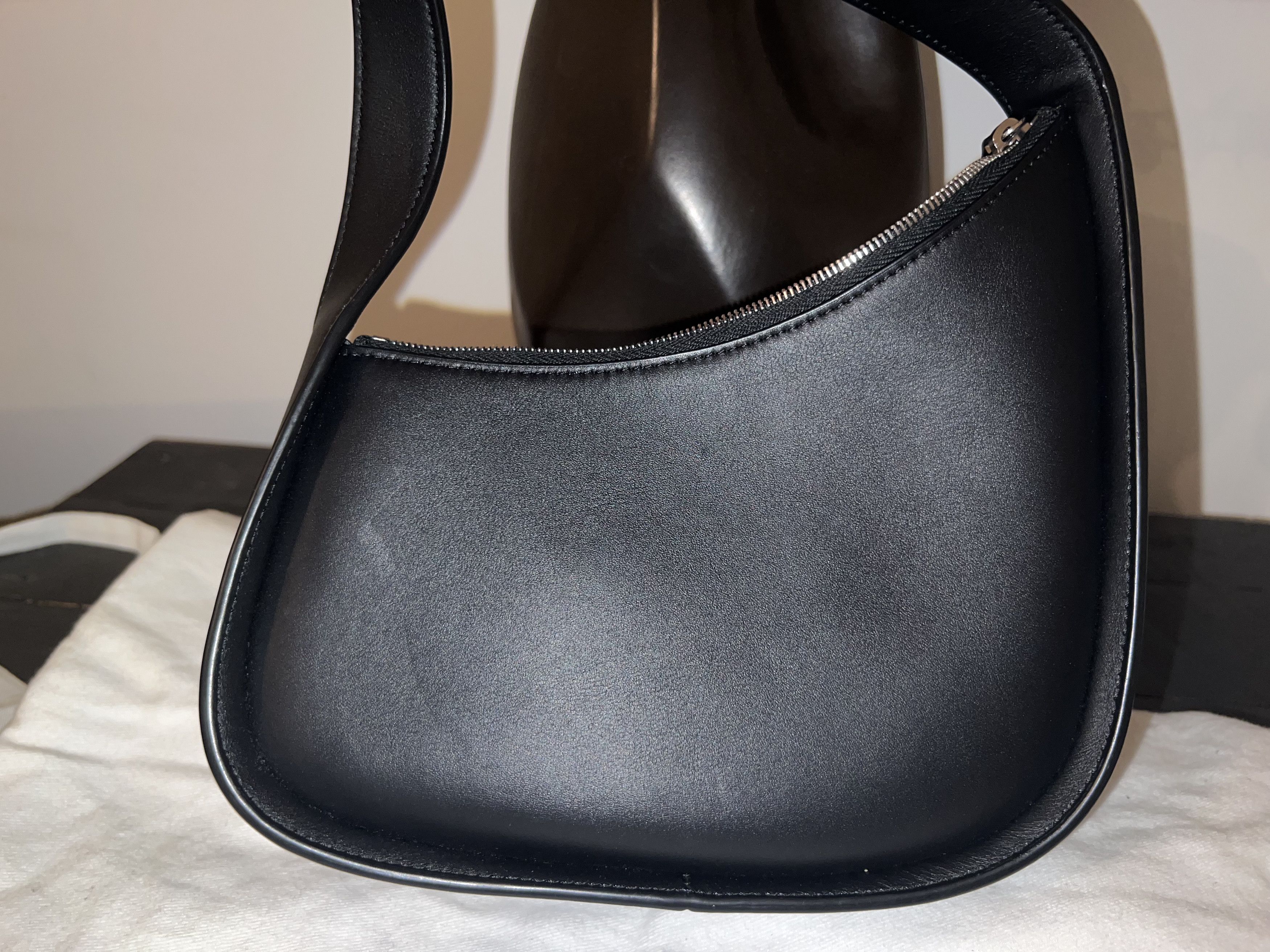 The Row The Row Half Moon Bag in Leather Size ONE SIZE - 7 Thumbnail