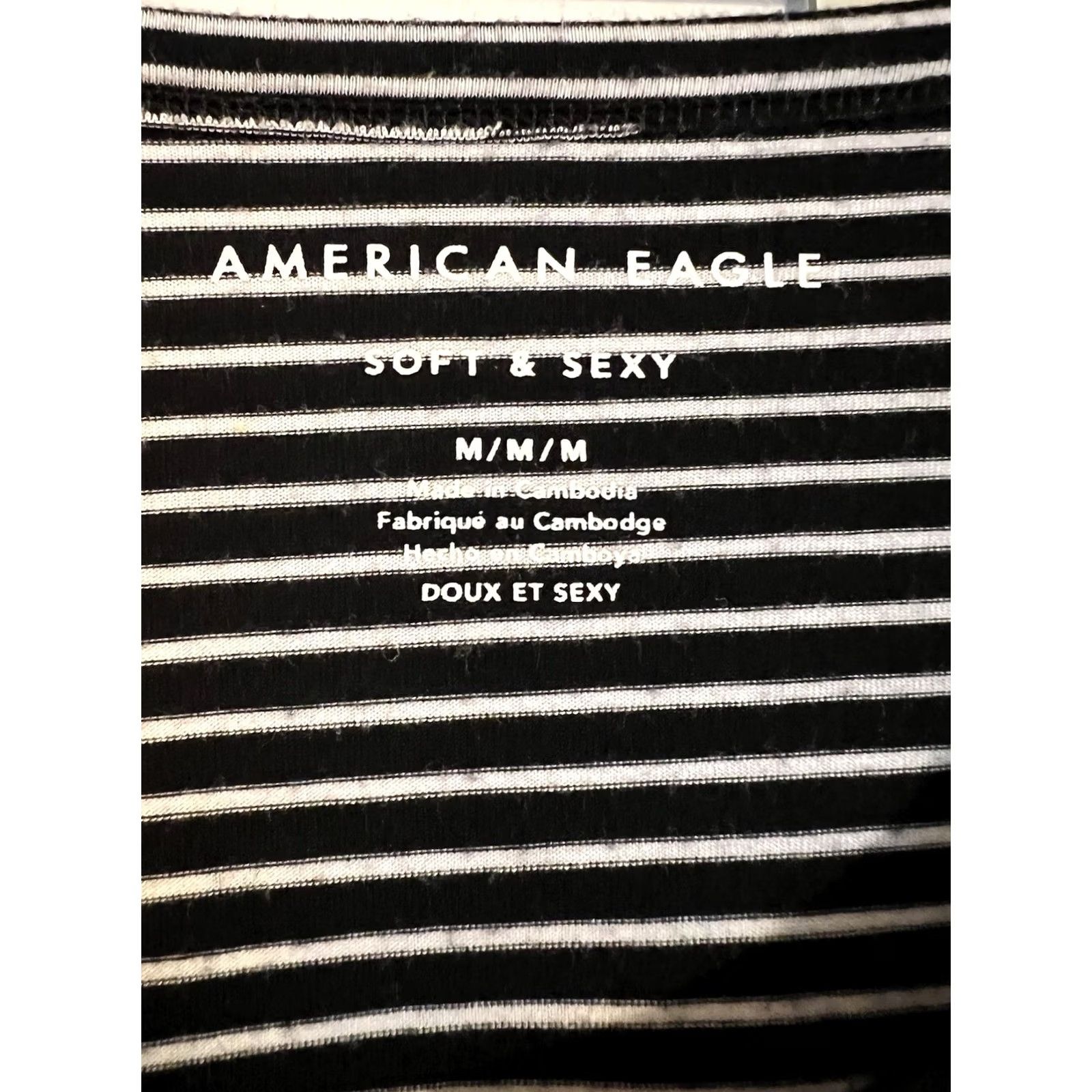 American Eagle Outfitters American Eagle Outfitters T-Shirt Womens Medium Black Striped Stretch V-Neck Short Sleeve Size M / US 6-8 / IT 42-44 - 2 Thumbnail