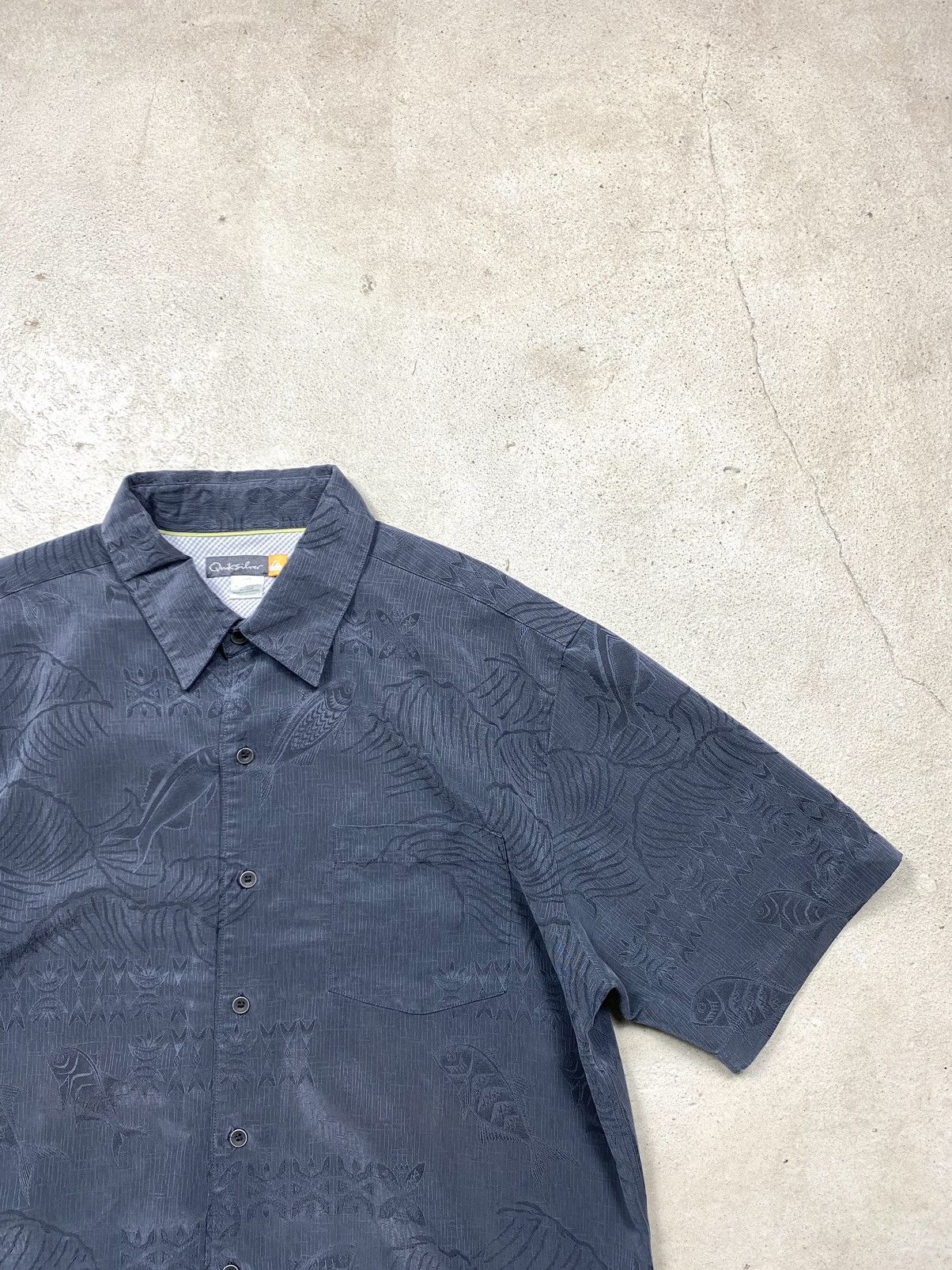 Quiksilver Vintage Quiksilver Embroidered Shirt Tee Surf Style Oakley Size US L / EU 52-54 / 3 - 4 Thumbnail