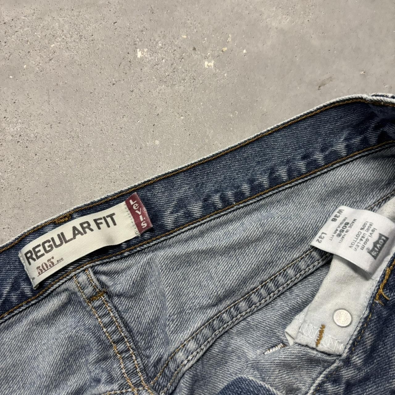Levi's × Vintage Crazy Vintage Y2K/2000s Levis Medium Wash Essential Denim Jeans! Size US 36 / EU 52 - 8 Thumbnail