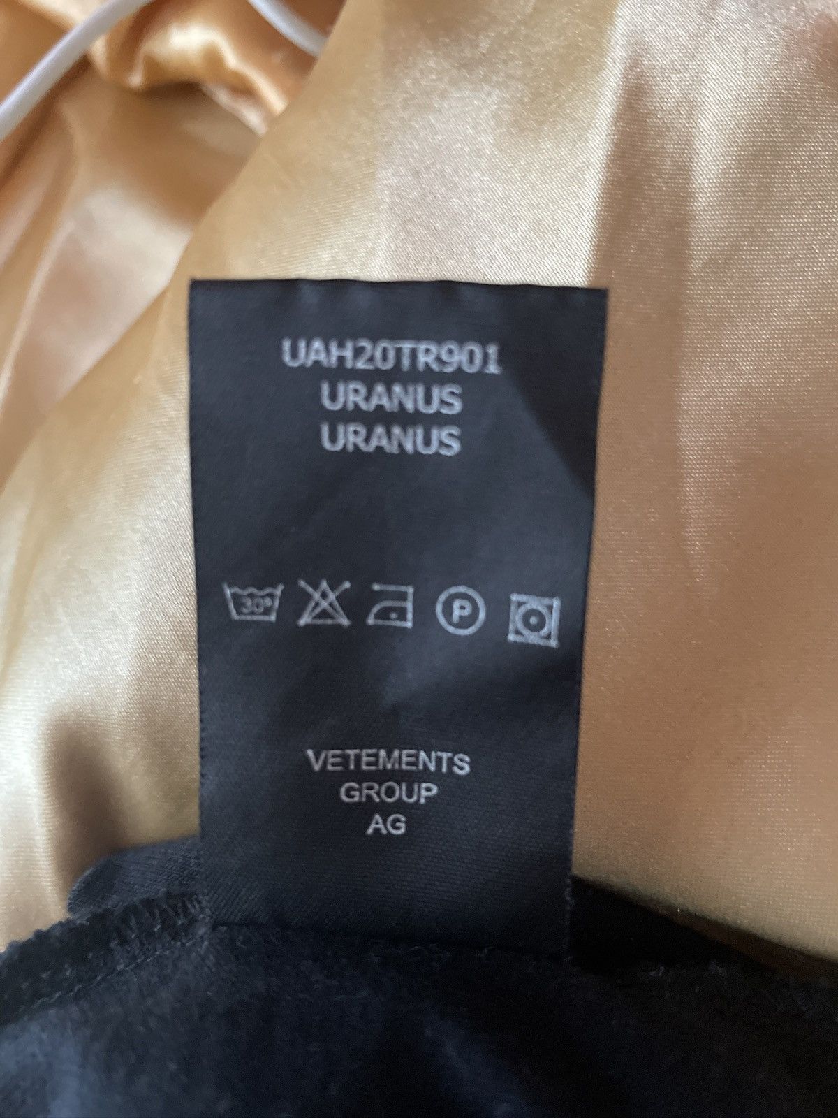 Vetements Vetements - Black Uranus Oversized Cotton Jersey T-Shirt Size US L / EU 52-54 / 3 - 11 Thumbnail