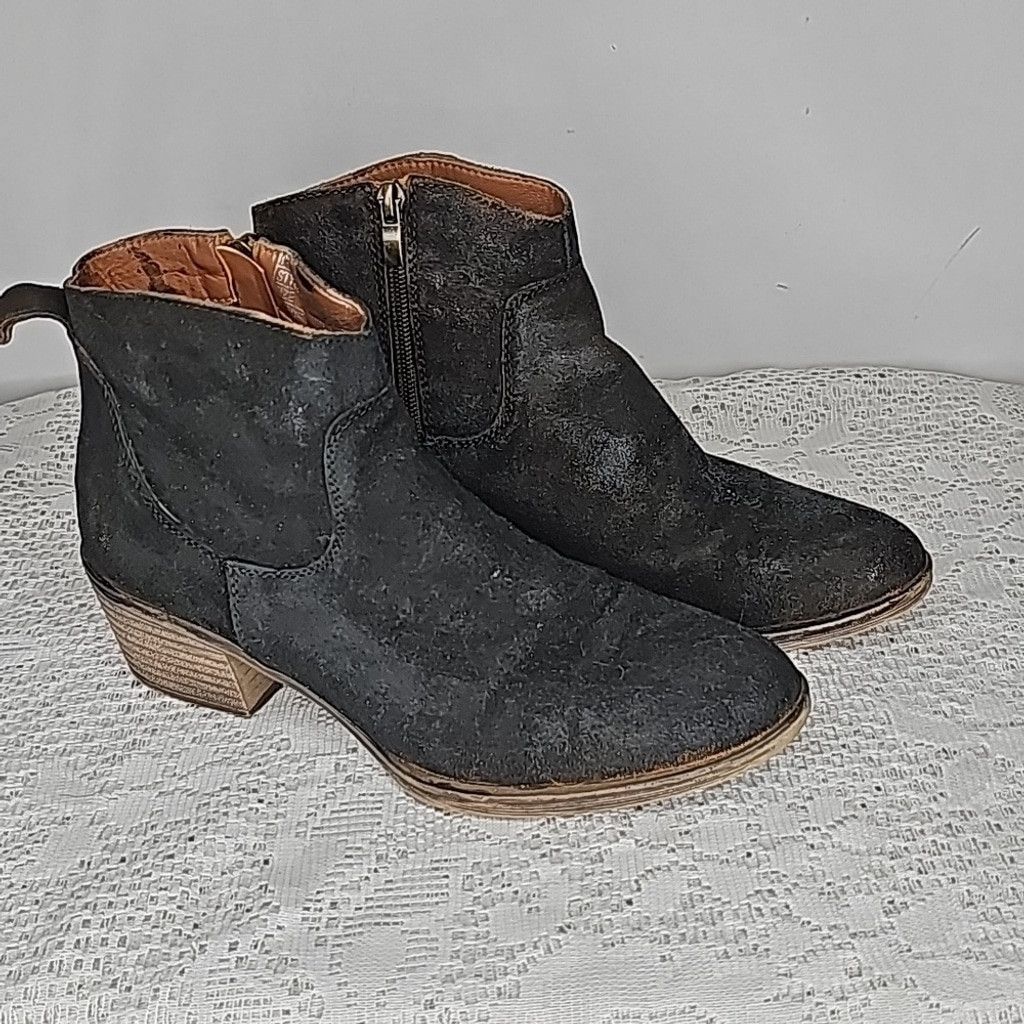 The Unbranded Brand Vepose black suede leather heeled ankle boots booties sz 8 Size US 8 / IT 38 - 1 Thumbnail