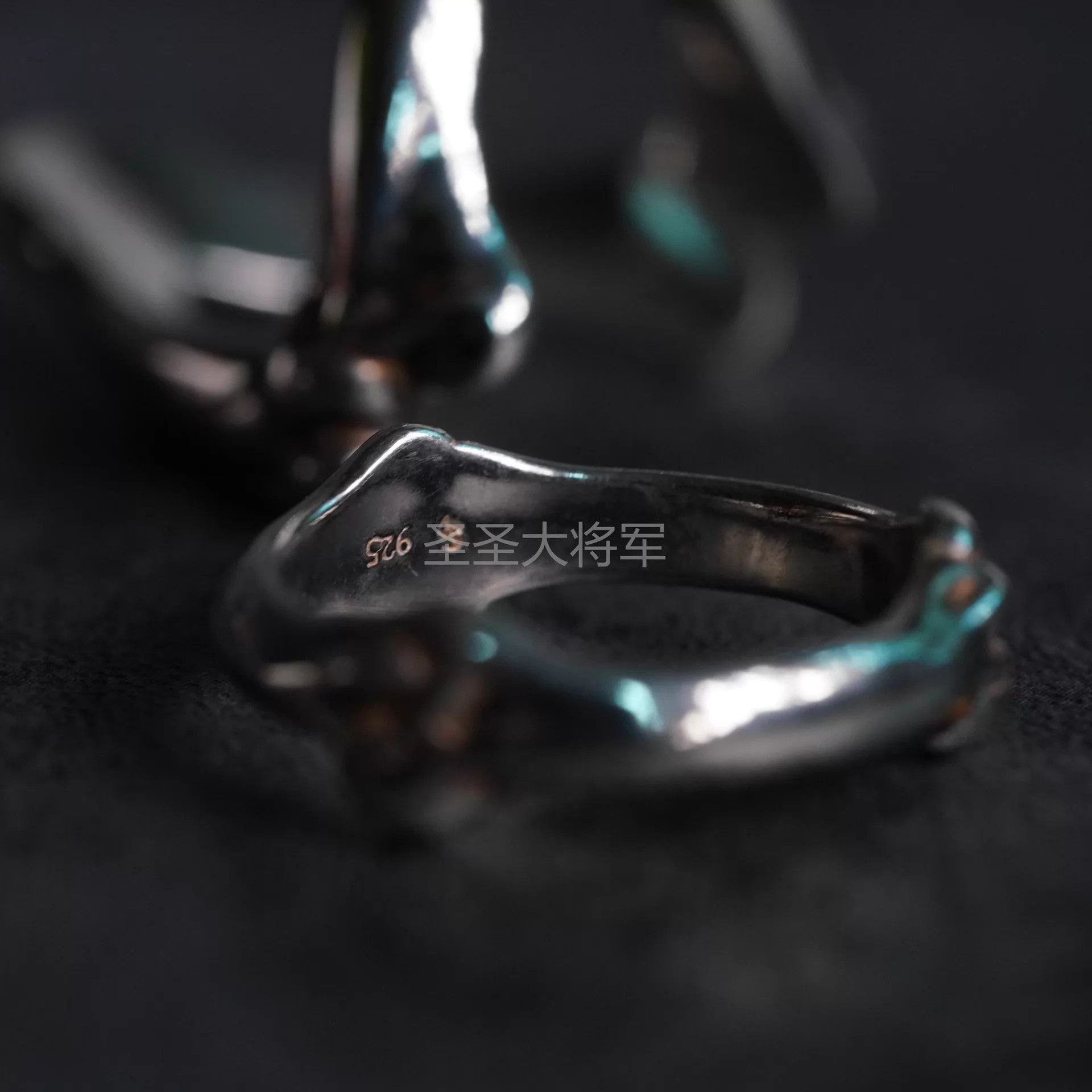 Takahiromiyashita The Soloist. The Soloist V-Bone Sterling Silver Ring US9.5 Size ONE SIZE - 5 Thumbnail
