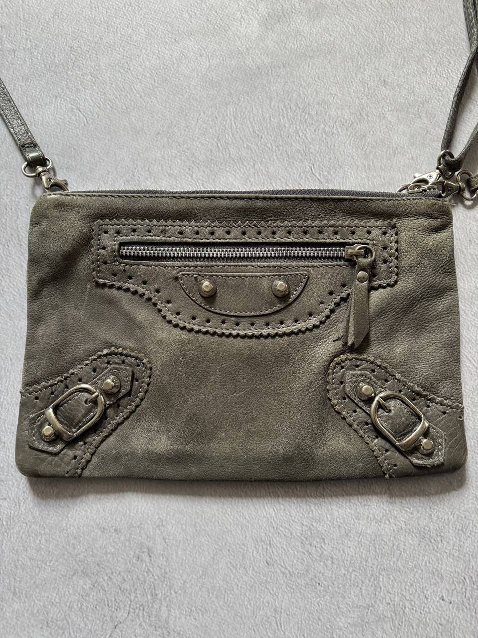 Vintage Vintage Distressed Leather Crossbody Bag Y2K Style Size ONE SIZE - 5 Thumbnail