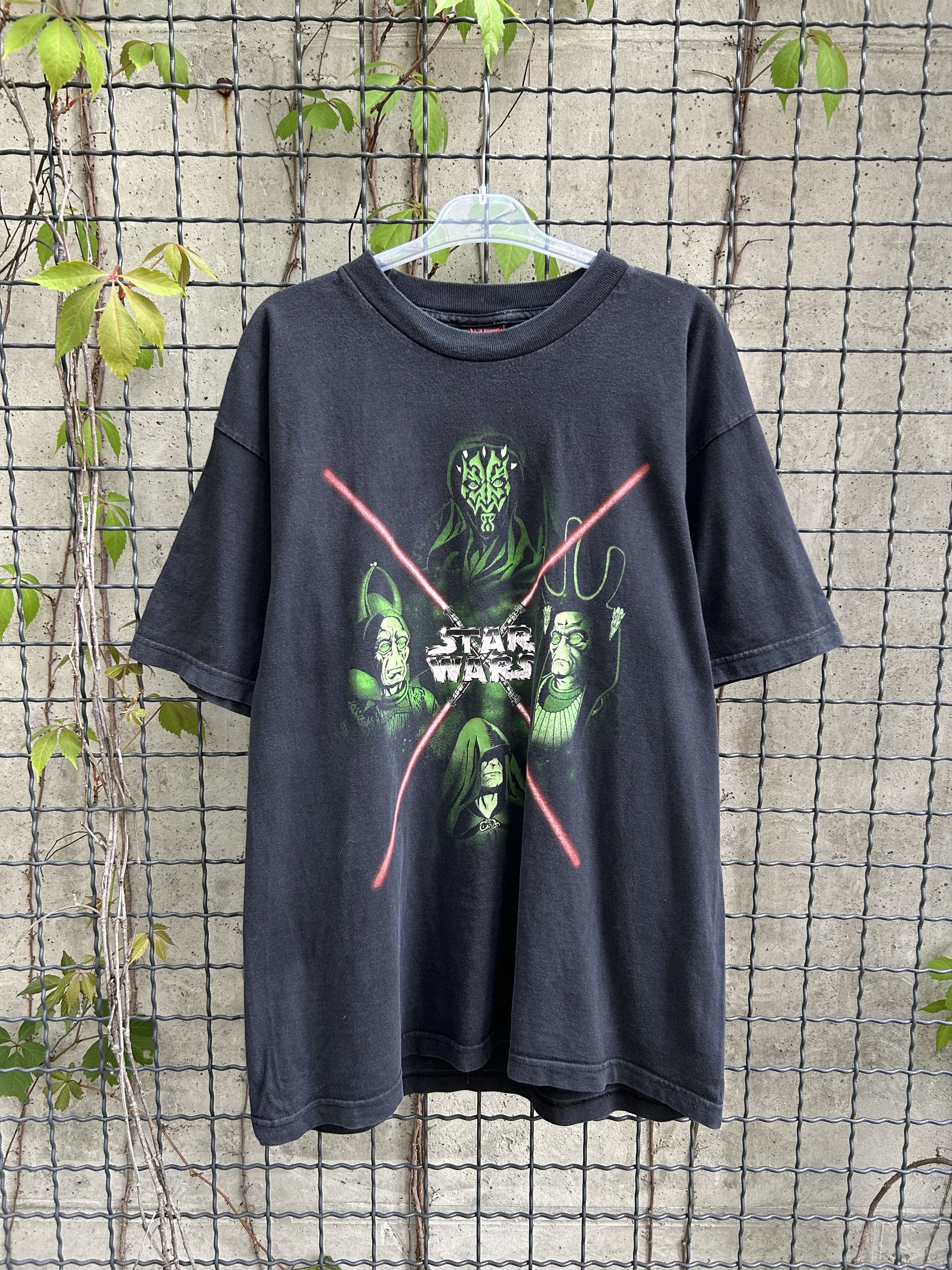 Vintage Vintage 90s Star Wars Episode One Glow in the Dark T-Shirt Size US L / EU 52-54 / 3 - 1 Thumbnail