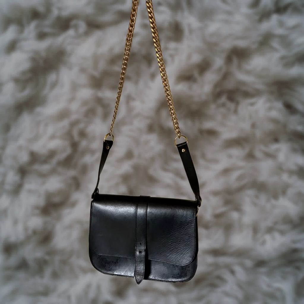 A.P.C. A.P.C. Woman Shoulder Bag Chain Half Moon Leather Black Limited Edition Style Size ONE SIZE - 1 Thumbnail
