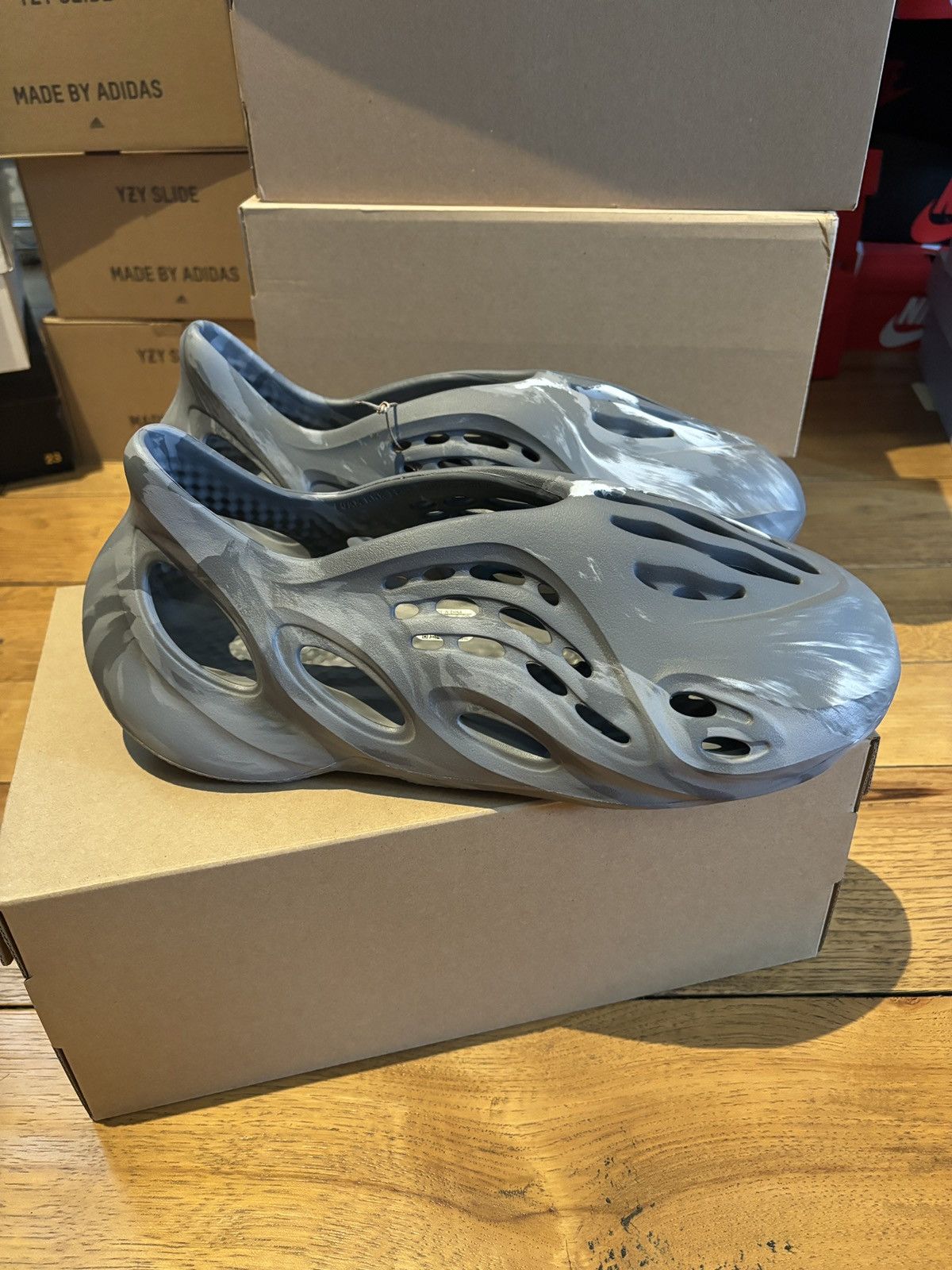 Adidas × Kanye West Yeezy Foam RNR MX Granite Size US 12 / EU 45 - 2 Thumbnail