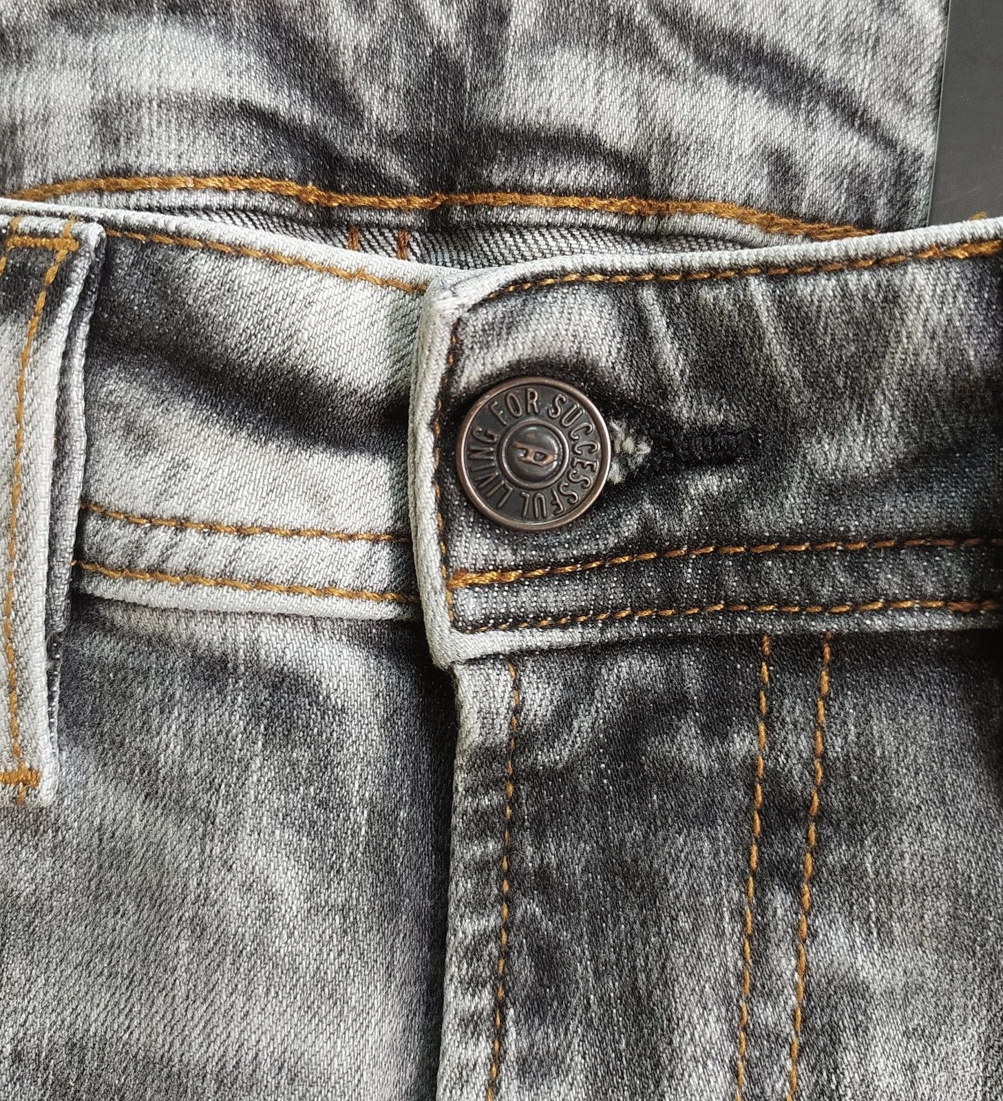 Diesel Diesel 1979 SLEENKER-R L.32 MENS JEANS SLTP/9750 Size US 31 - 3 Thumbnail