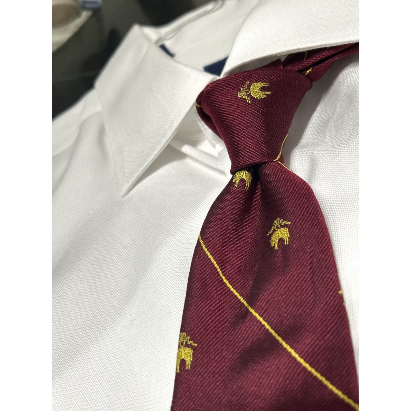 Brooks Brothers VINTAGE Brooks Brothers Makers Mens Tie Classic Merlot Gold Sheep Pattern Silk 100% Silk 57-60in Red US Mens Size ONE SIZE - 3 Thumbnail