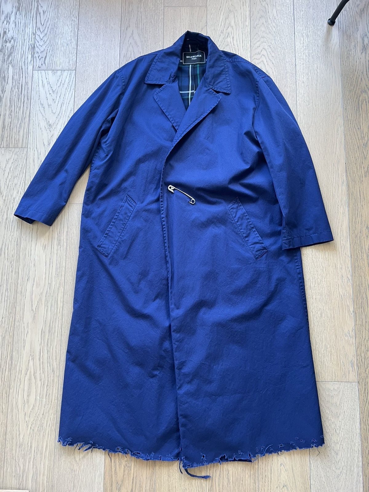 Balenciaga Spring 22 Clones Runway Safety Pin Wrap Car Coat Size 2 Size US M / EU 48-50 / 2 - 3 Thumbnail