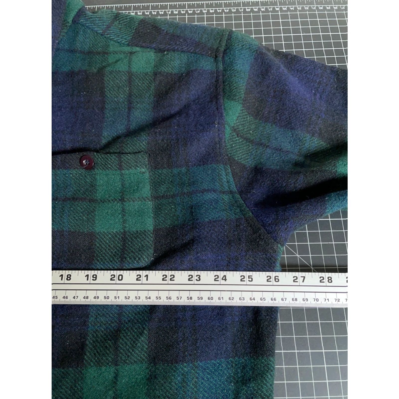 Vintage Vintage Wool Flannel Shirt Heavyweight Grunge Tartan Dark Blue Green Workwear Adult XL Green Wool Size US XL / EU 56 / 4 - 5 Thumbnail