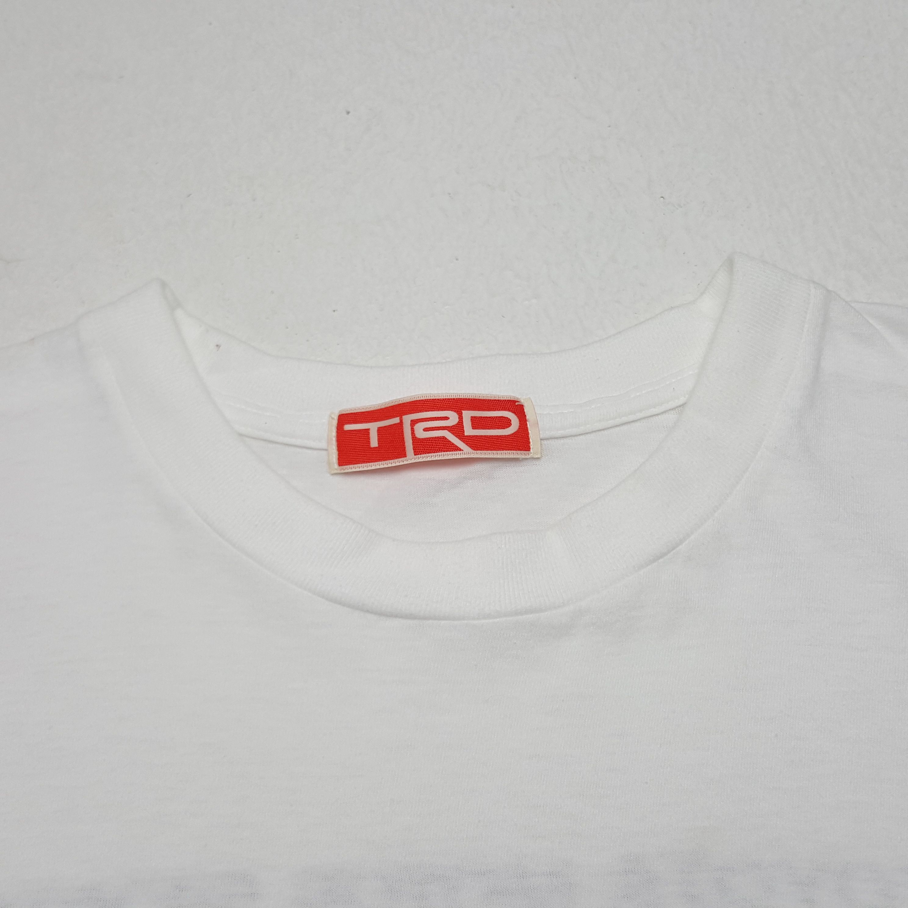 Vintage Vintage Toyota Motors Sports Japanese Racing Team Tshirt Size US L / EU 52-54 / 3 - 5 Thumbnail