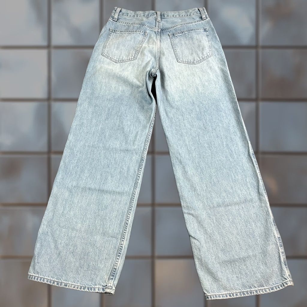 Uniqlo Uniqlo Jeans Baggy Wide-Leg 26 31 Light Wash Blue 100% Cotton Womens Size 6 Regular Size 28" / US 6 / IT 42 - 1 Thumbnail