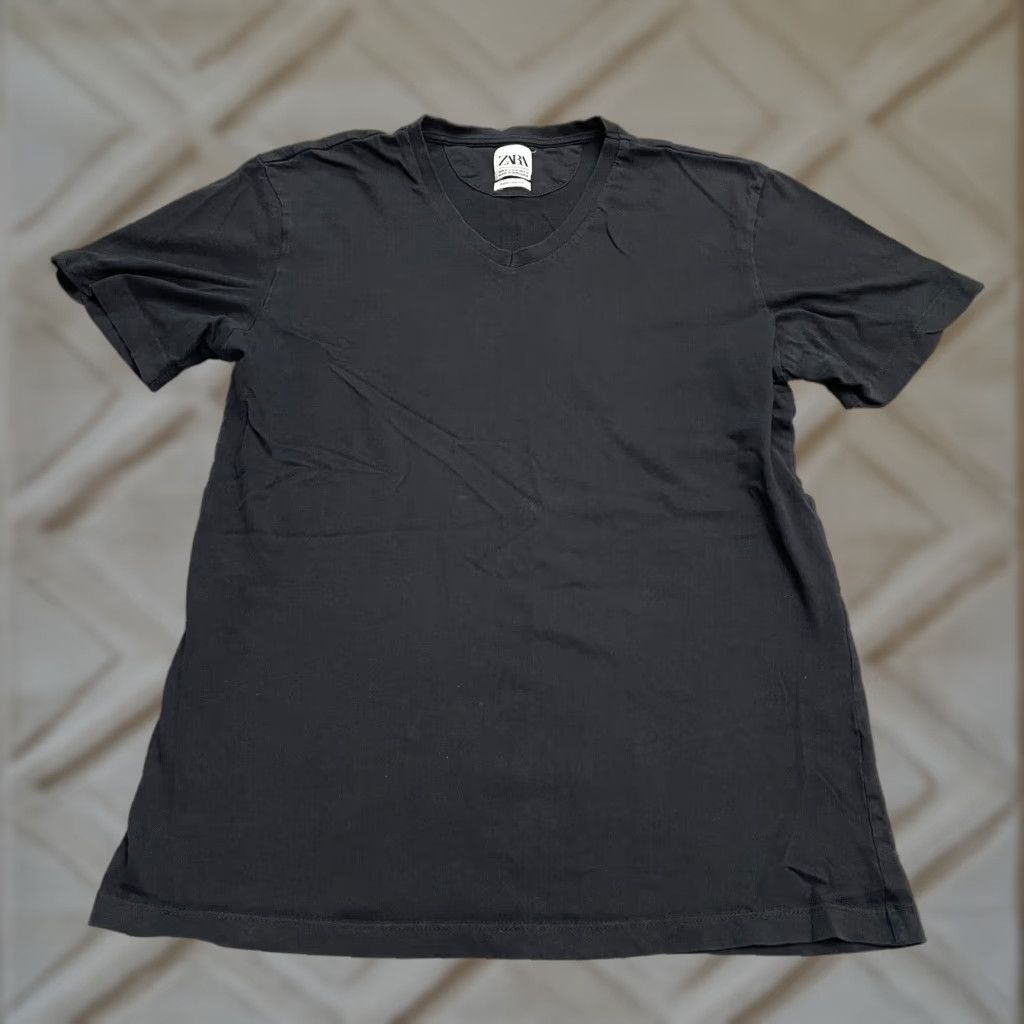 Zara Zara Regular Fit Basic T-Shirt Mens Medium Black V-Neck Short Sleeve Casual Tee Size US M / EU 48-50 / 2 - 1 Thumbnail