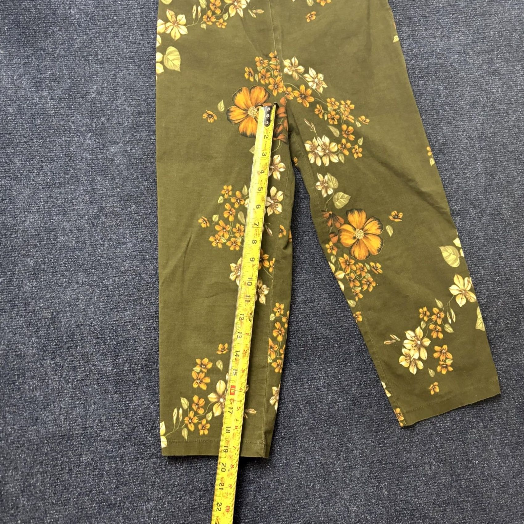 Vintage Vintage Cache Pants Womens 26x19 Green Floral Cropped Straight Leg Capri Pockets - Capris, Floral, Green, Vintage, Casual, Women, XS? Size 28" / US 6 / IT 42 - 5 Thumbnail