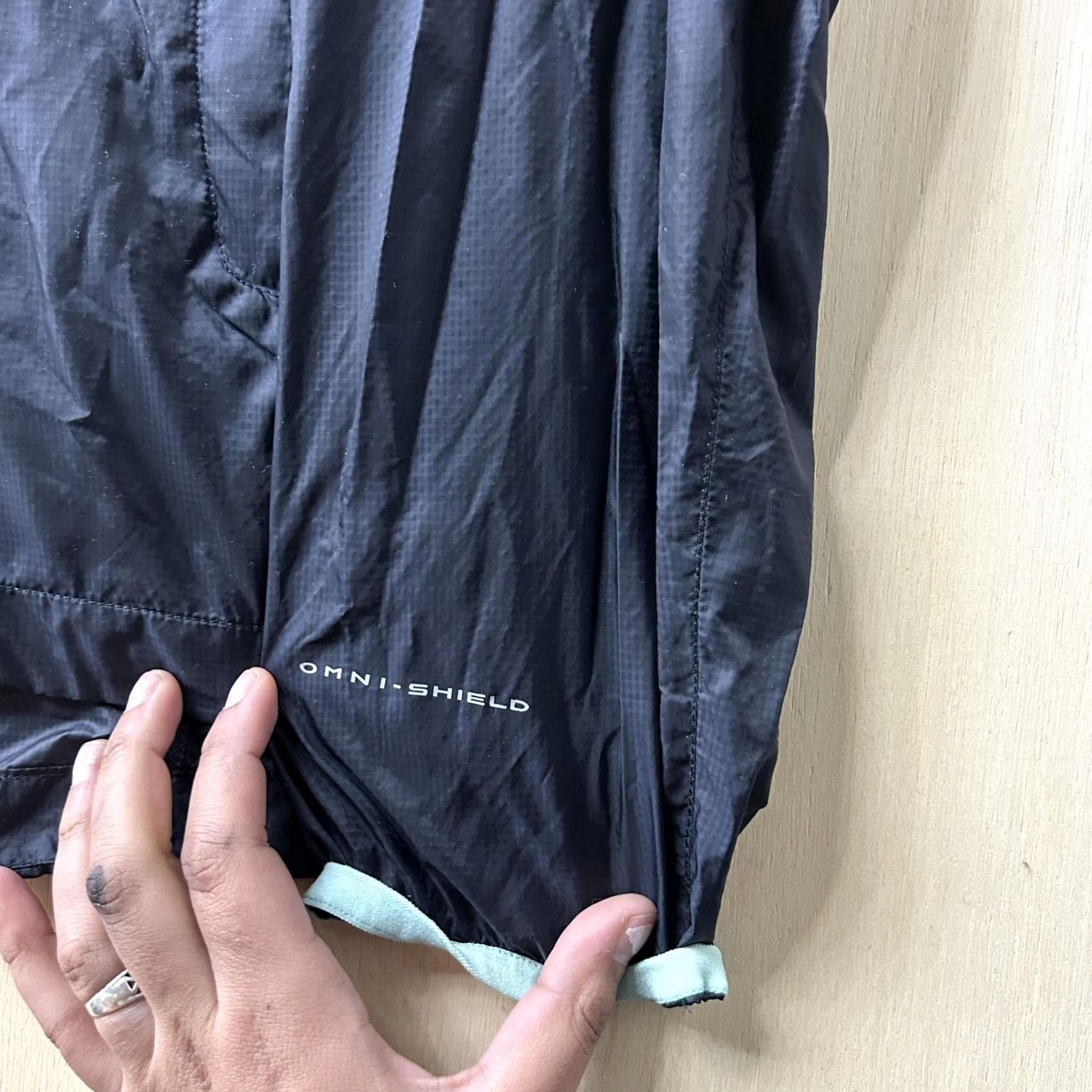 Vintage Columbia Womens Large Black Omni-Shield Hooded Windbreaker Jacket Full Zip Size L / US 10 / IT 46 - 3 Thumbnail