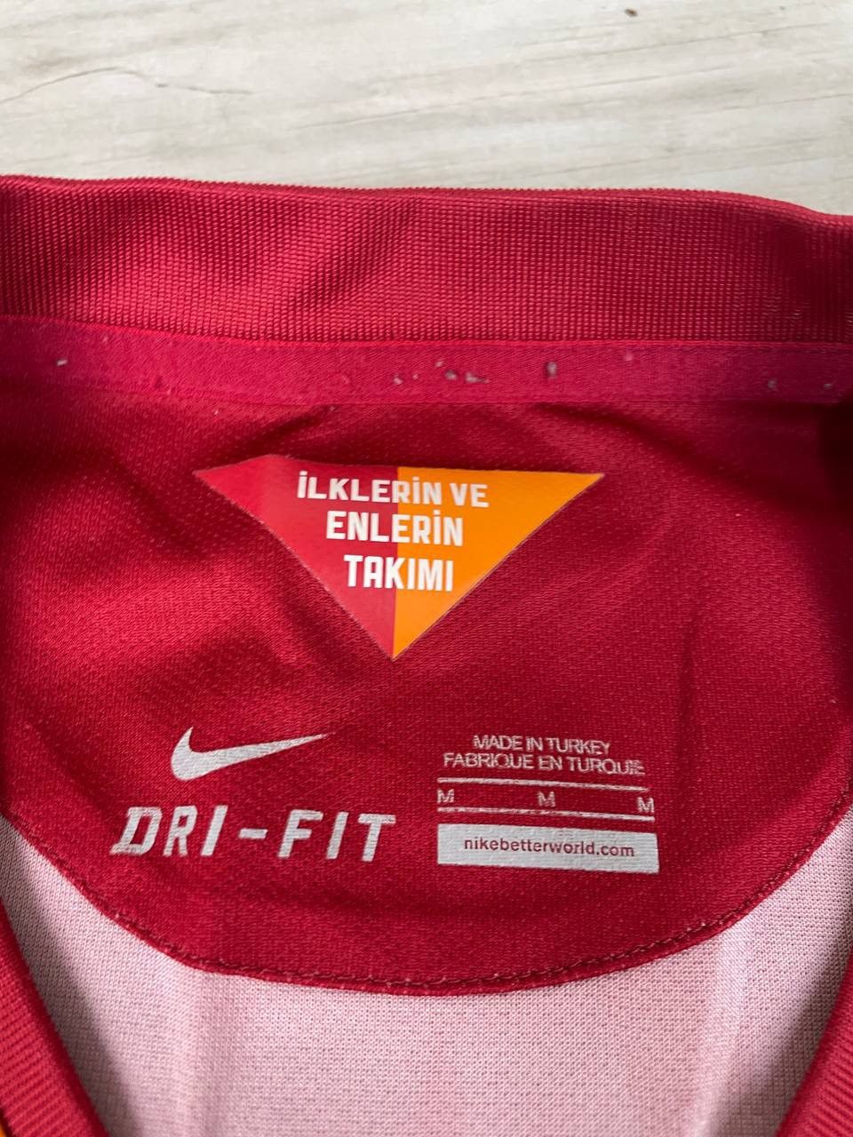 Nike Nike Galatasaray 2014 2015 Home Shirt Soccer Jerseys Size US M / EU 48-50 / 2 - 17 Thumbnail