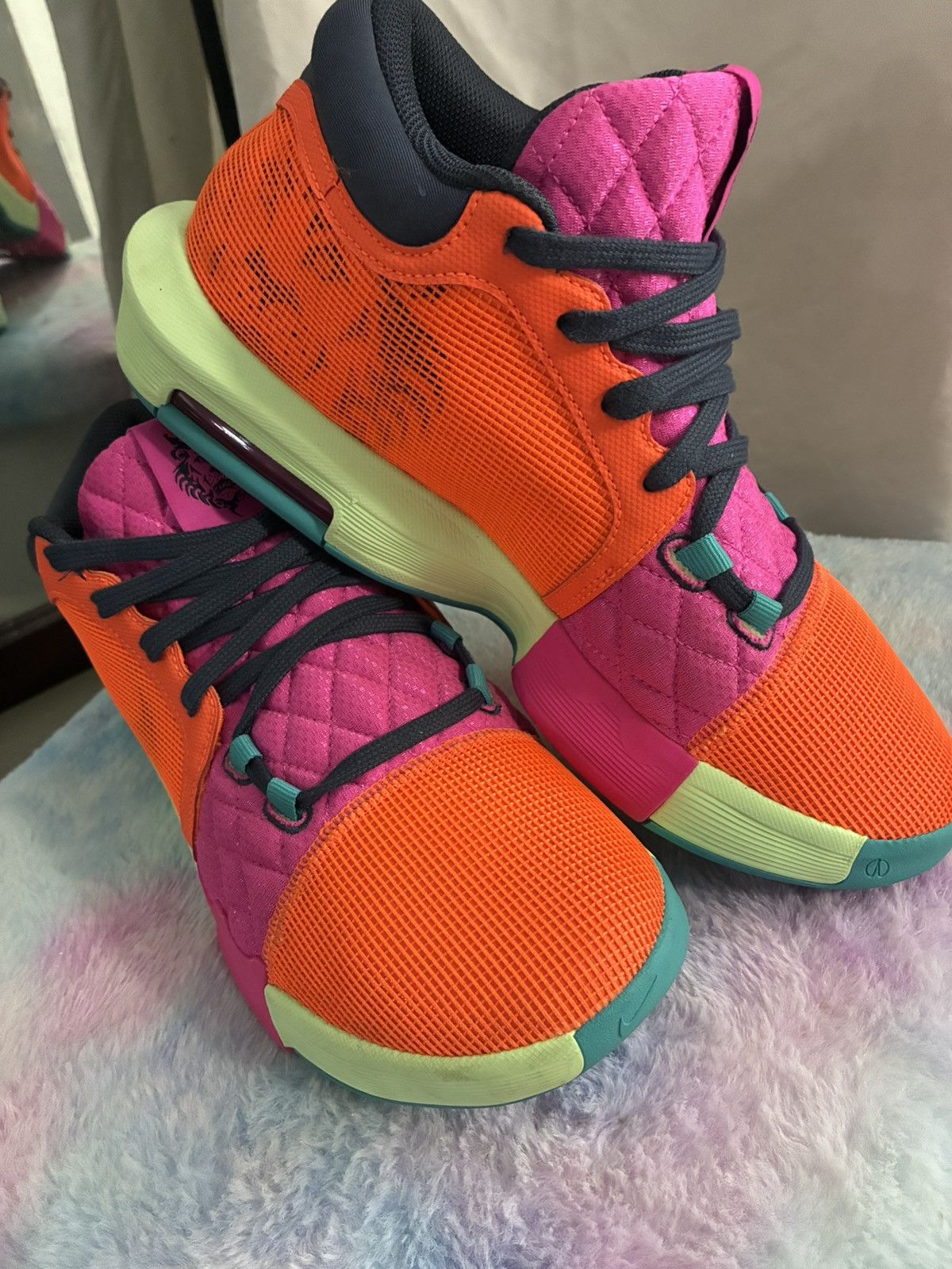 Nike Nike LeBron Witness 8 Size US 10 / EU 43 - 2 Thumbnail