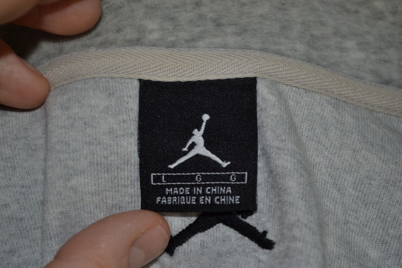 Jordan Brand × Nike × Vintage Vintage Nike Air Jordan Velvet Jacket L Size US L / EU 52-54 / 3 - 9 Thumbnail