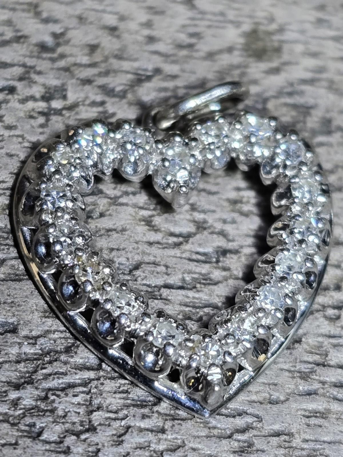 The Unbranded Brand 14k White Gold Diamond Open Heart Pendant 18 Stone Size ONE SIZE - 3 Thumbnail