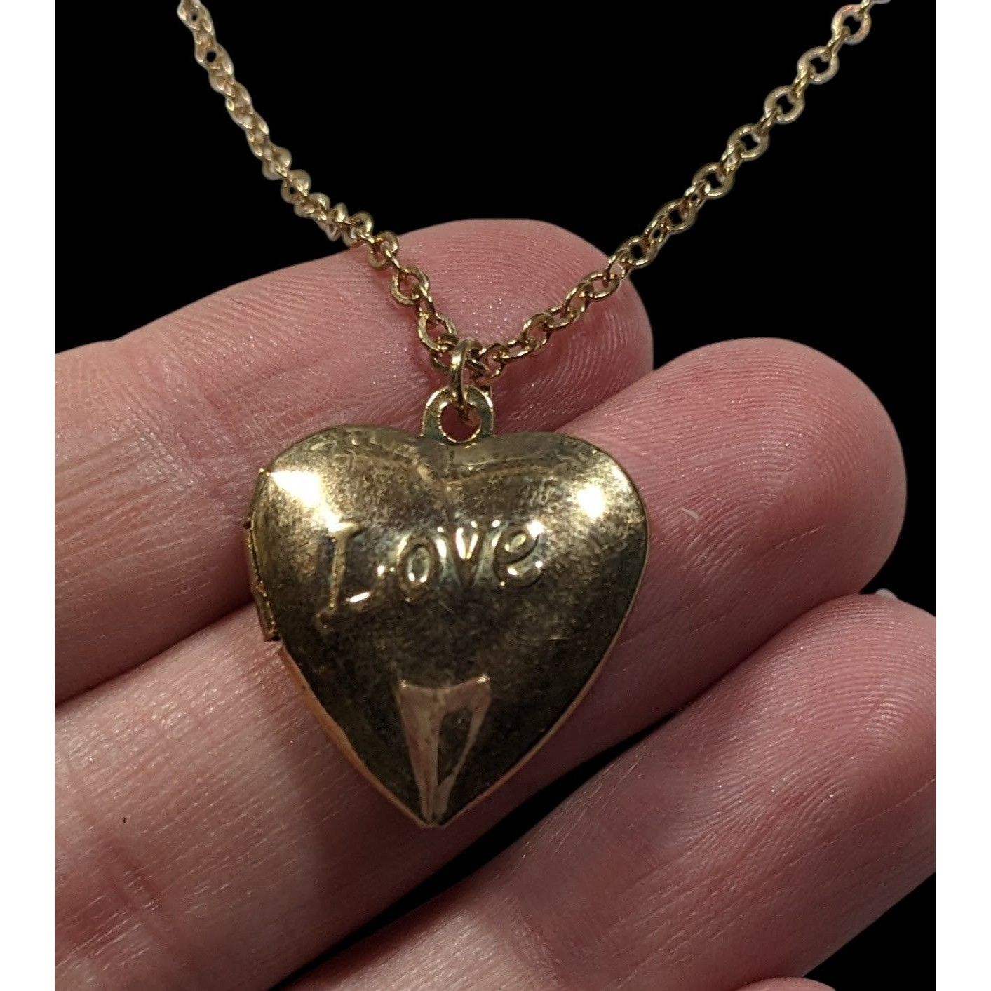 Other Romantic Embossed Love Heart Locket Pendant Necklace Size ONE SIZE - 2 Thumbnail